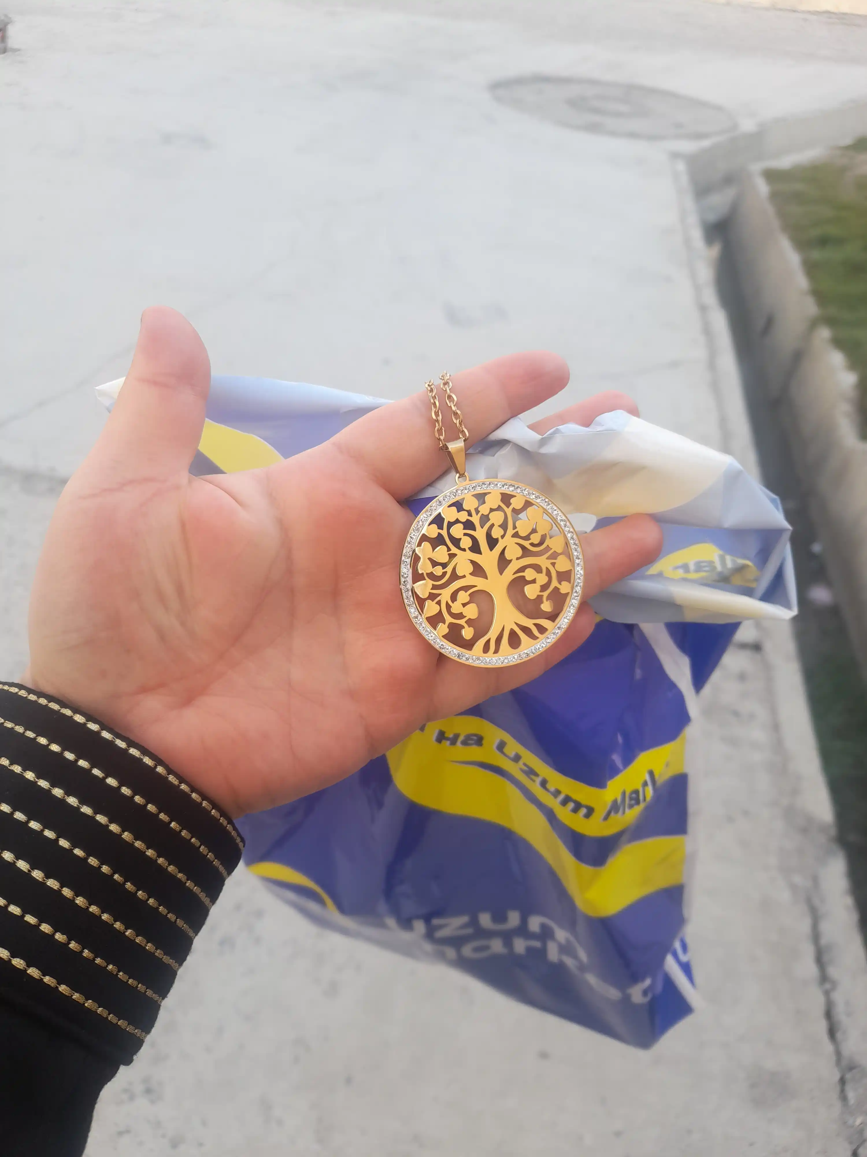 Ayollar zanjiri, zanglamaydigan po'latdan