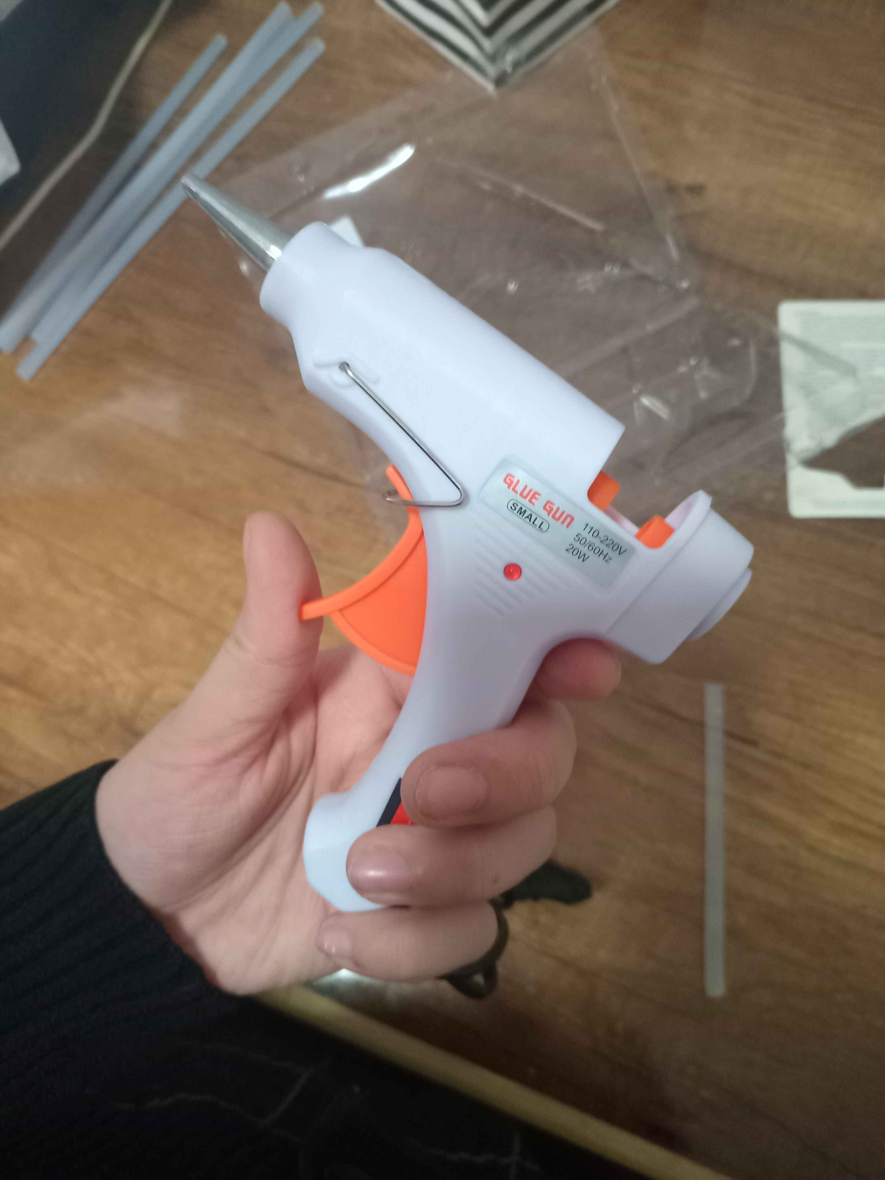 Пистолет клей- 20 W, белый и синий