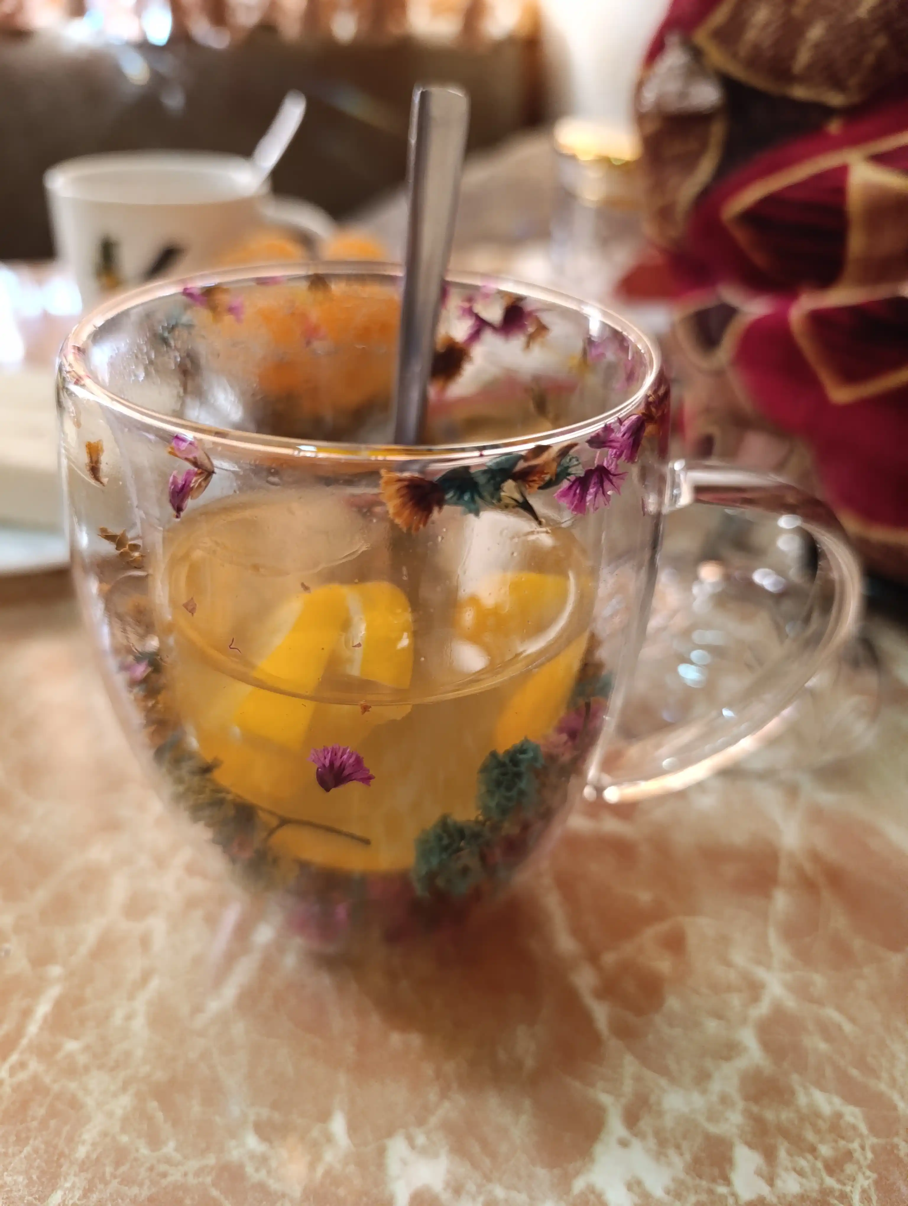 Ikki qavatli, shisha, bezakli sovg‘a krujkasi, shisha idish