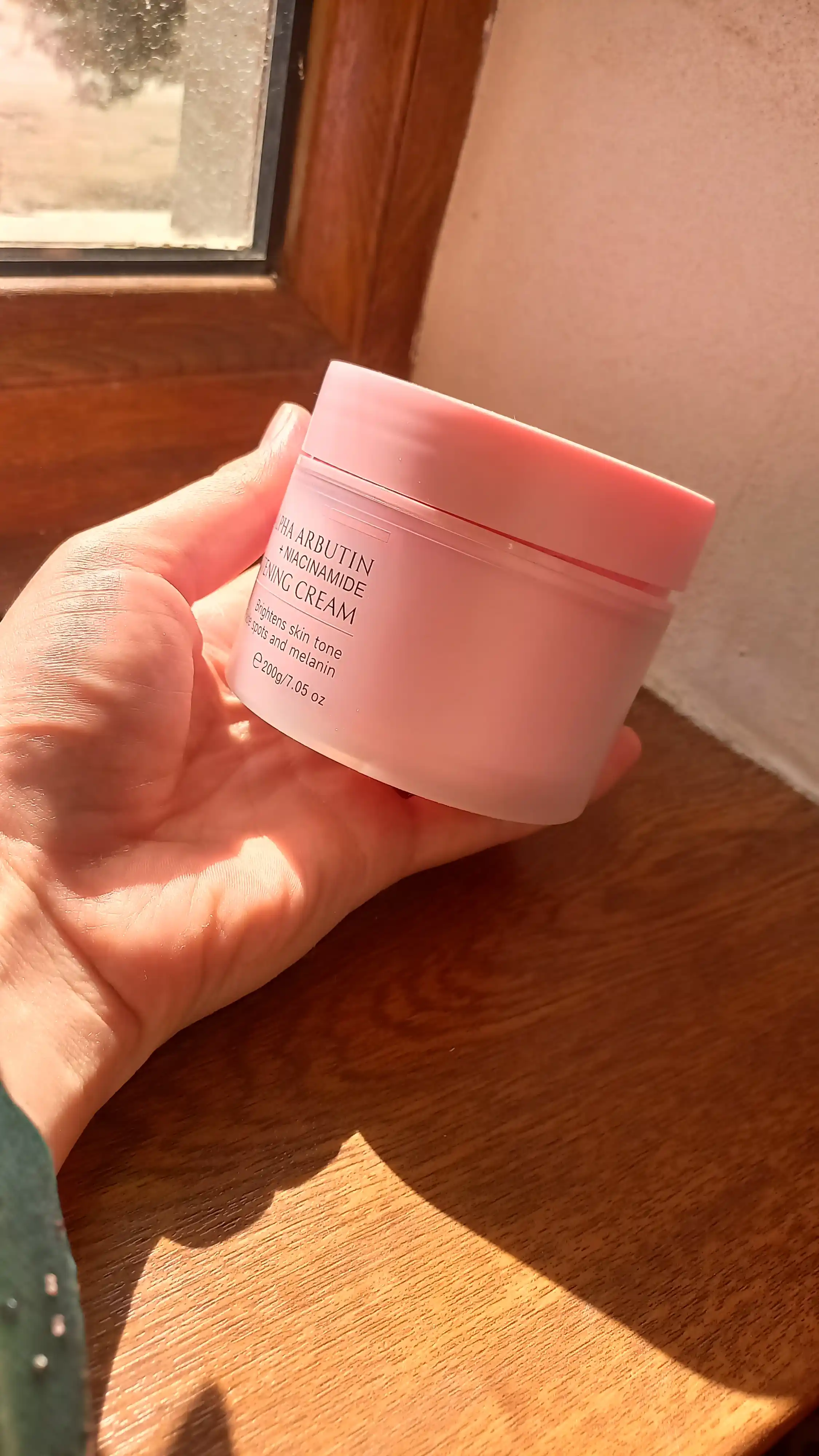 Estelin alfa-arbutin va niatsinamidli pigment dog‘lariga qarshi yuz kremi, 200 g