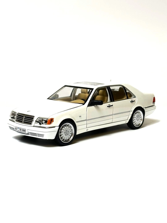 O'yinchoq metall mashinasi Mercedes-Benz AMG 6.3, Nissan Skyline GTR "Jinlifang" 1:24 - 