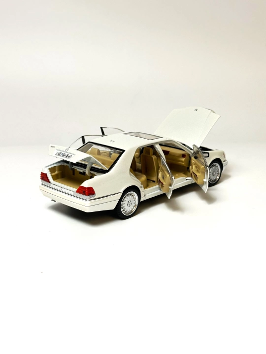 O'yinchoq metall mashinasi Mercedes-Benz AMG 6.3, Nissan Skyline GTR "Jinlifang" 1:24