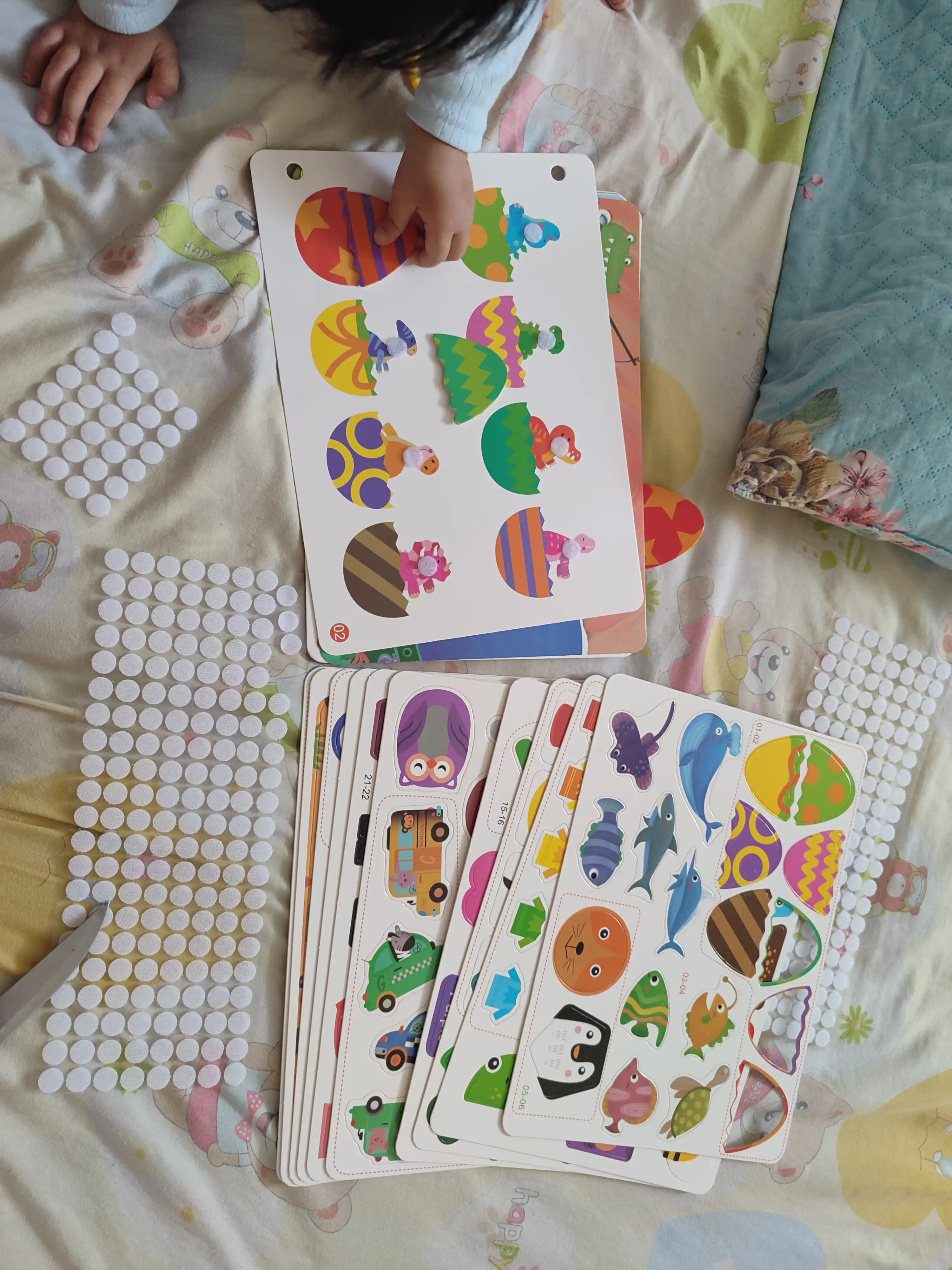 Развивающая книга Busybook, Монтессори на липучках