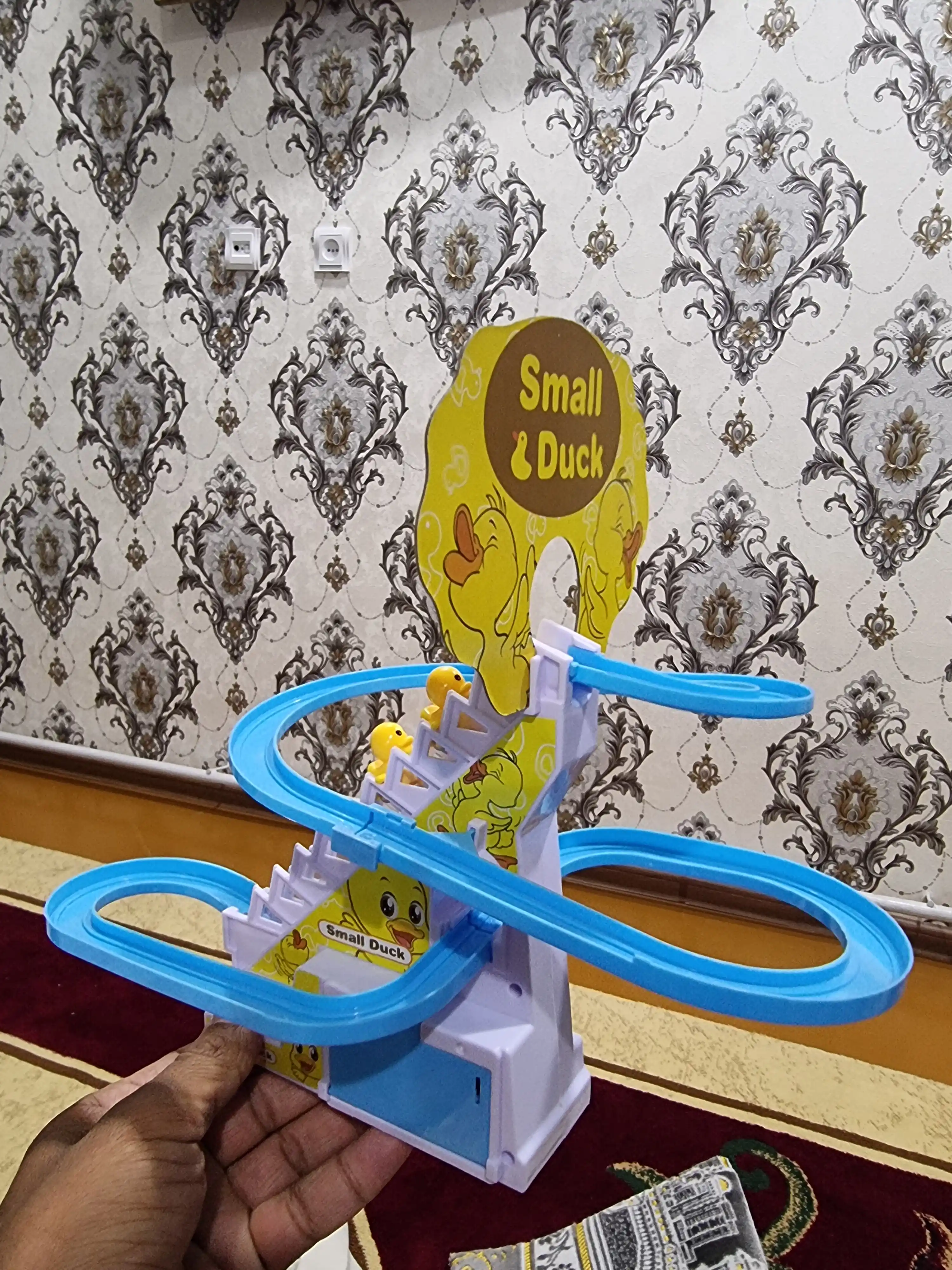 Забавные утки на аттракционе SMALL DUCK