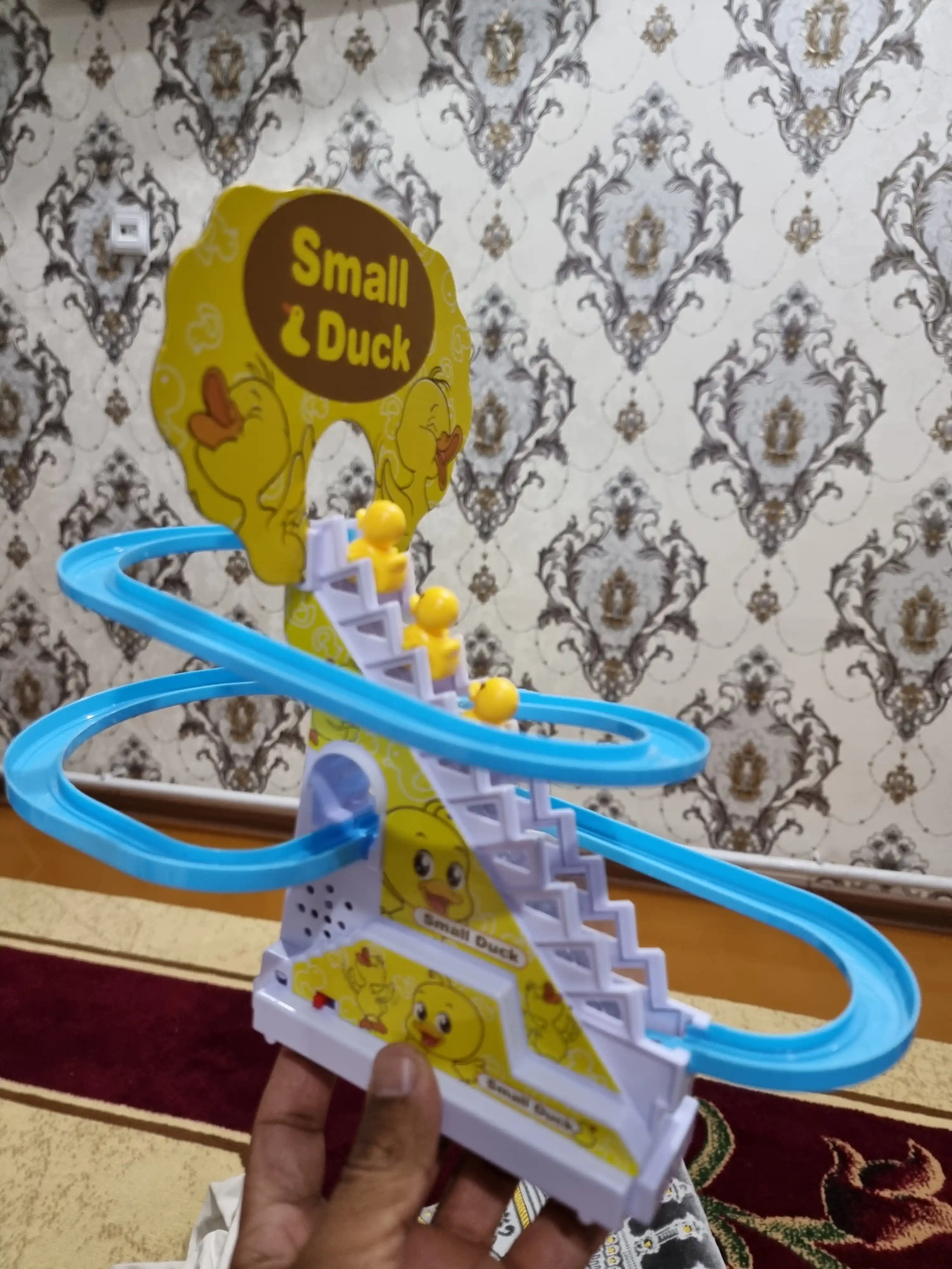 Забавные утки на аттракционе SMALL DUCK