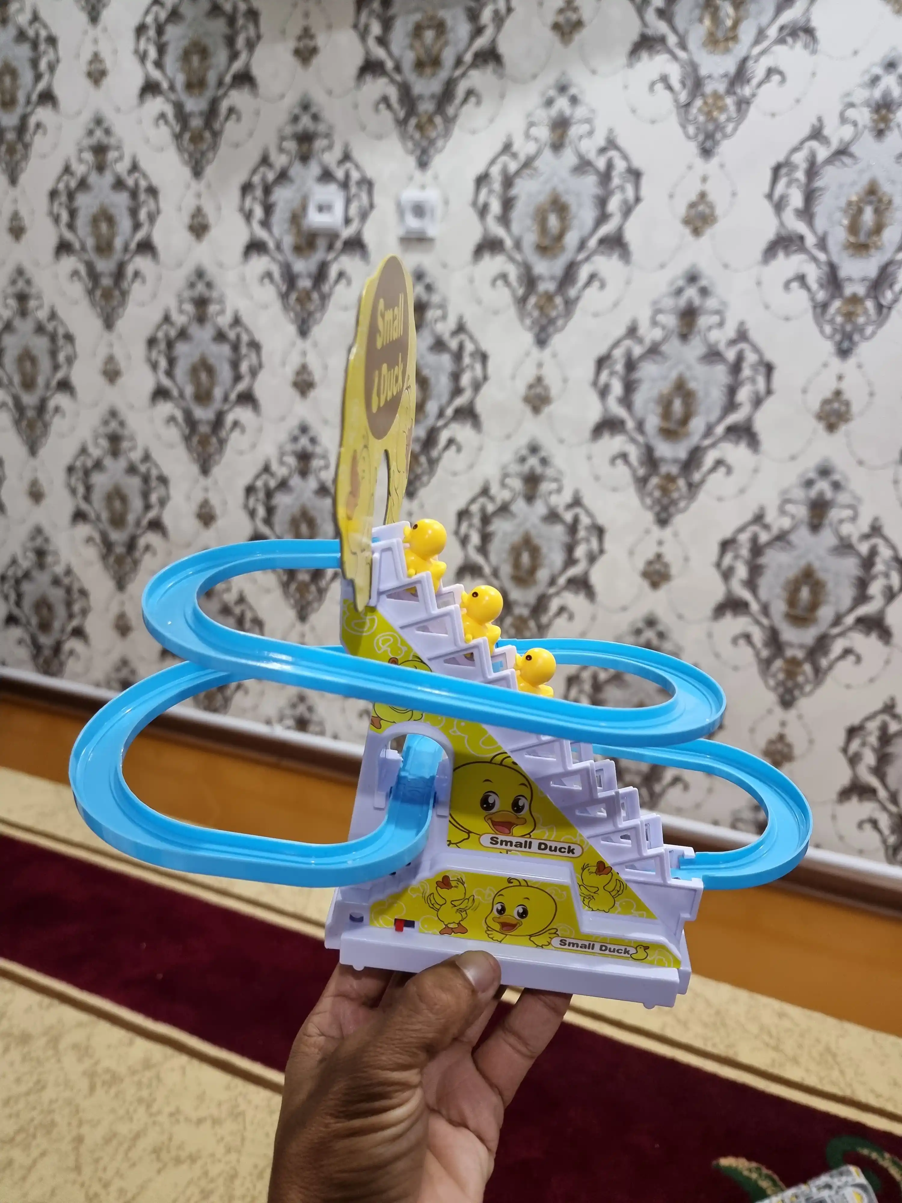 Забавные утки на аттракционе SMALL DUCK