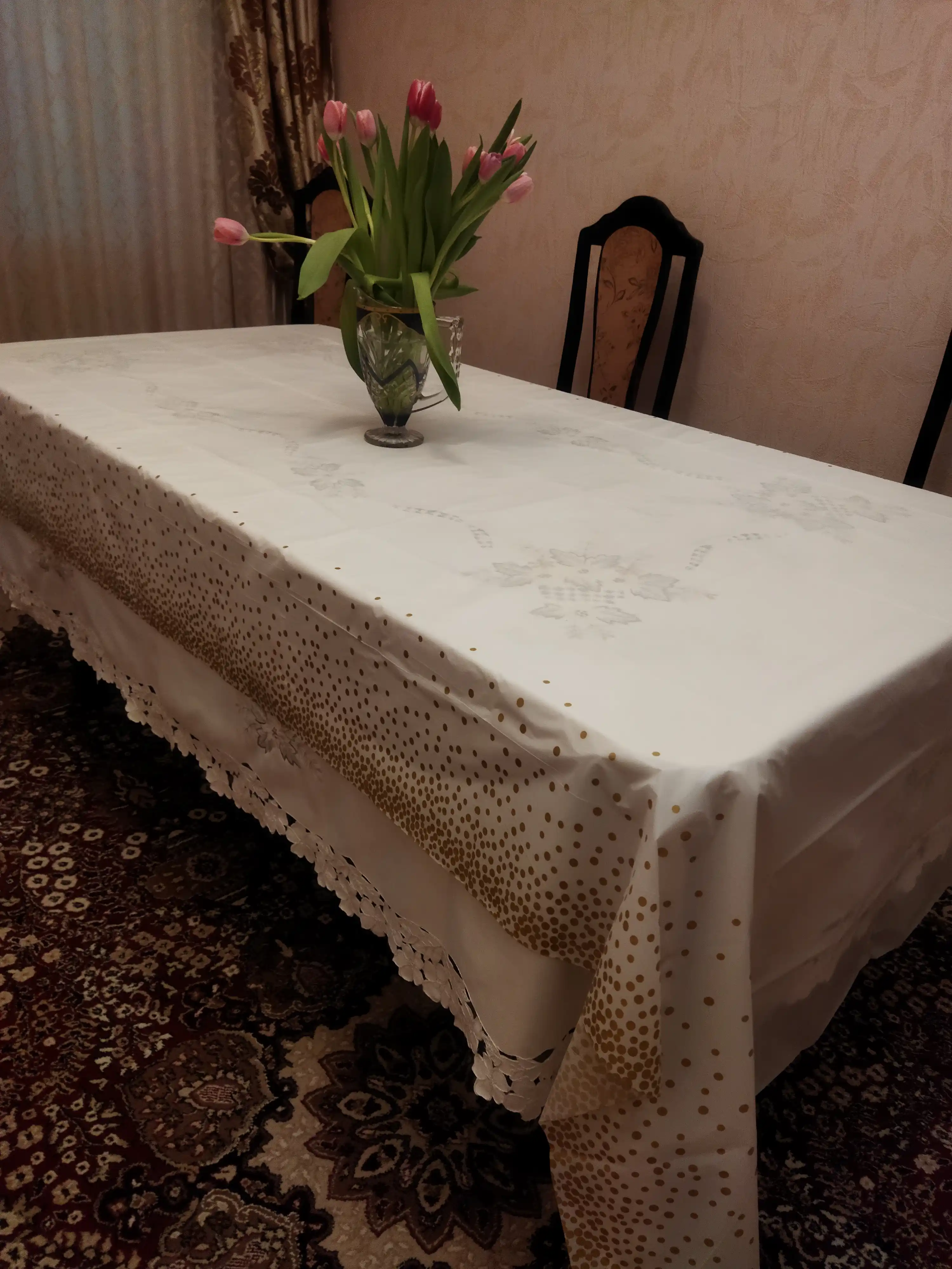 Одноразовая скатерть для праздника