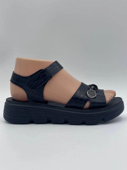 Ayollar va qizlar uchun sandal, yozgi poyabzal