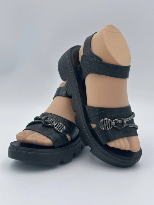 Ayollar va qizlar uchun sandal, yozgi poyabzal