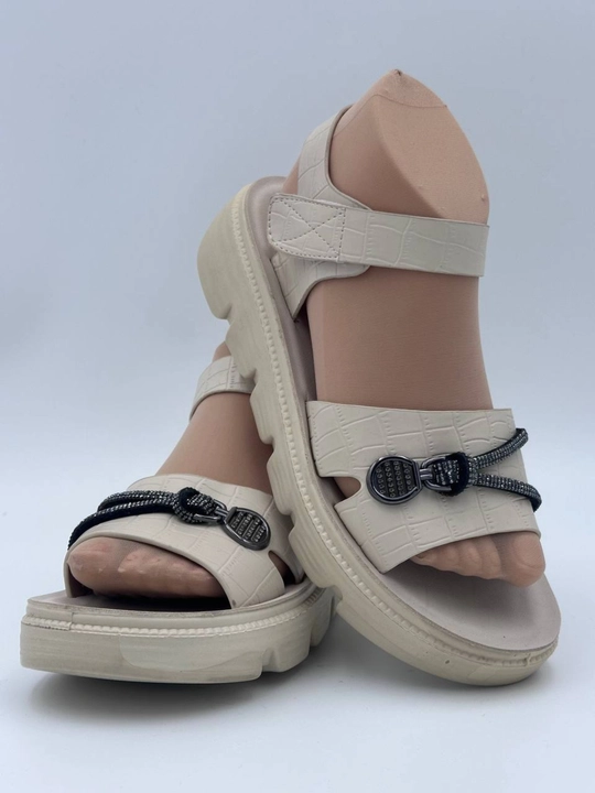 Ayollar va qizlar uchun sandal, yozgi poyabzal