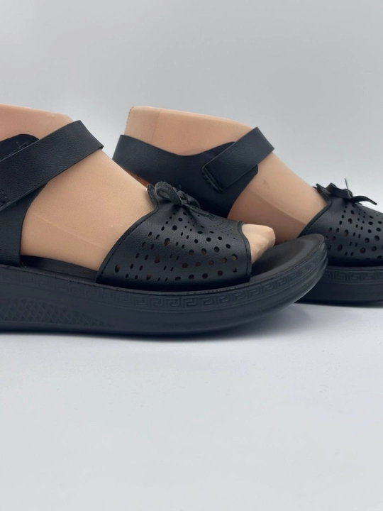 Ayollar va qizlar uchun sandal, yozgi poyabzal