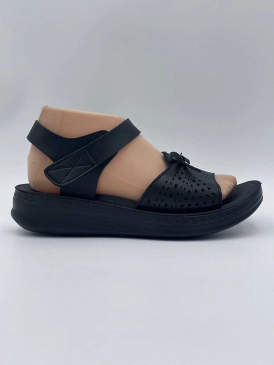 Ayollar va qizlar uchun sandal, yozgi poyabzal