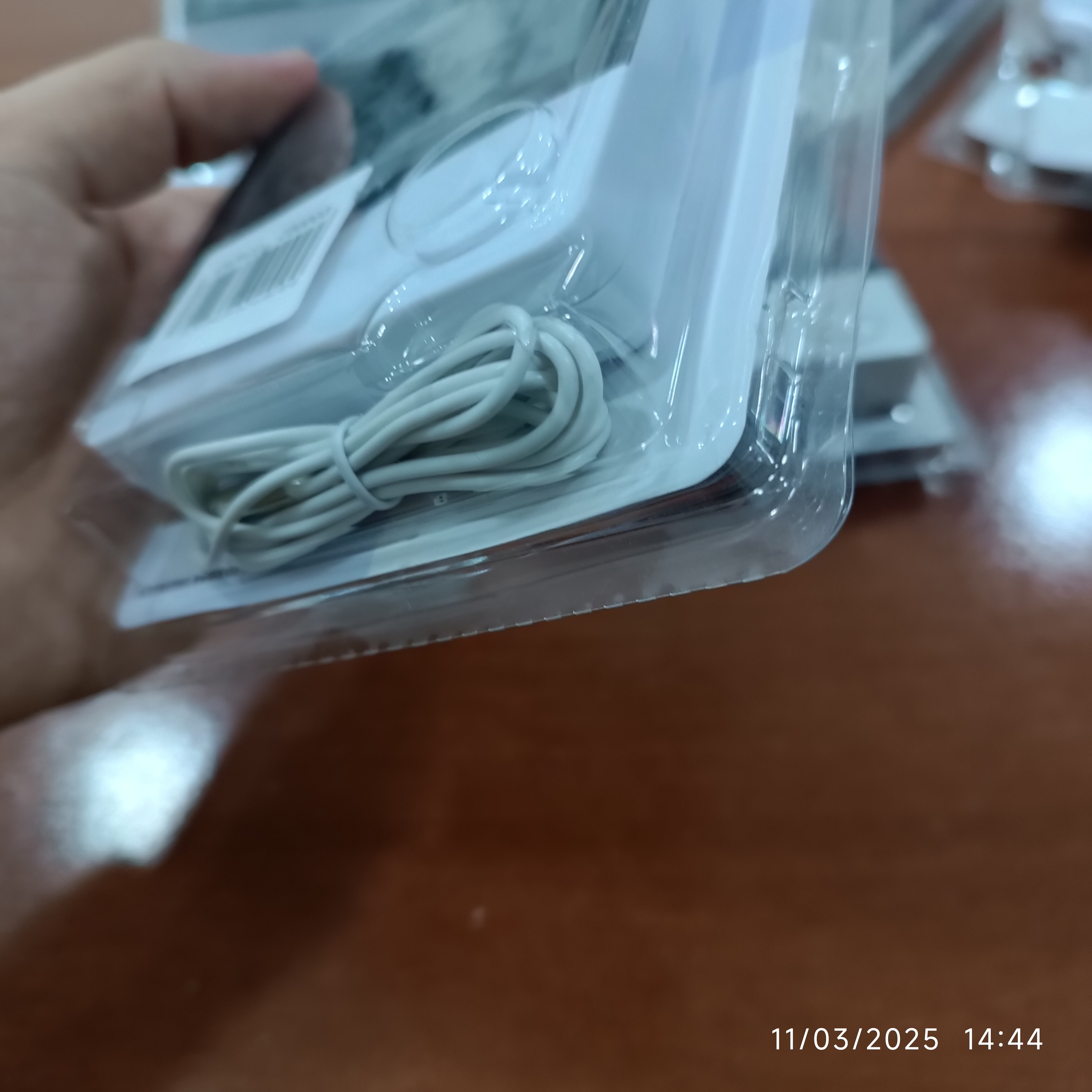 Тermometr, xona ichida va tashqarisida harorat va namlikni o'lchash uchun HTC-1 / HTC-2
