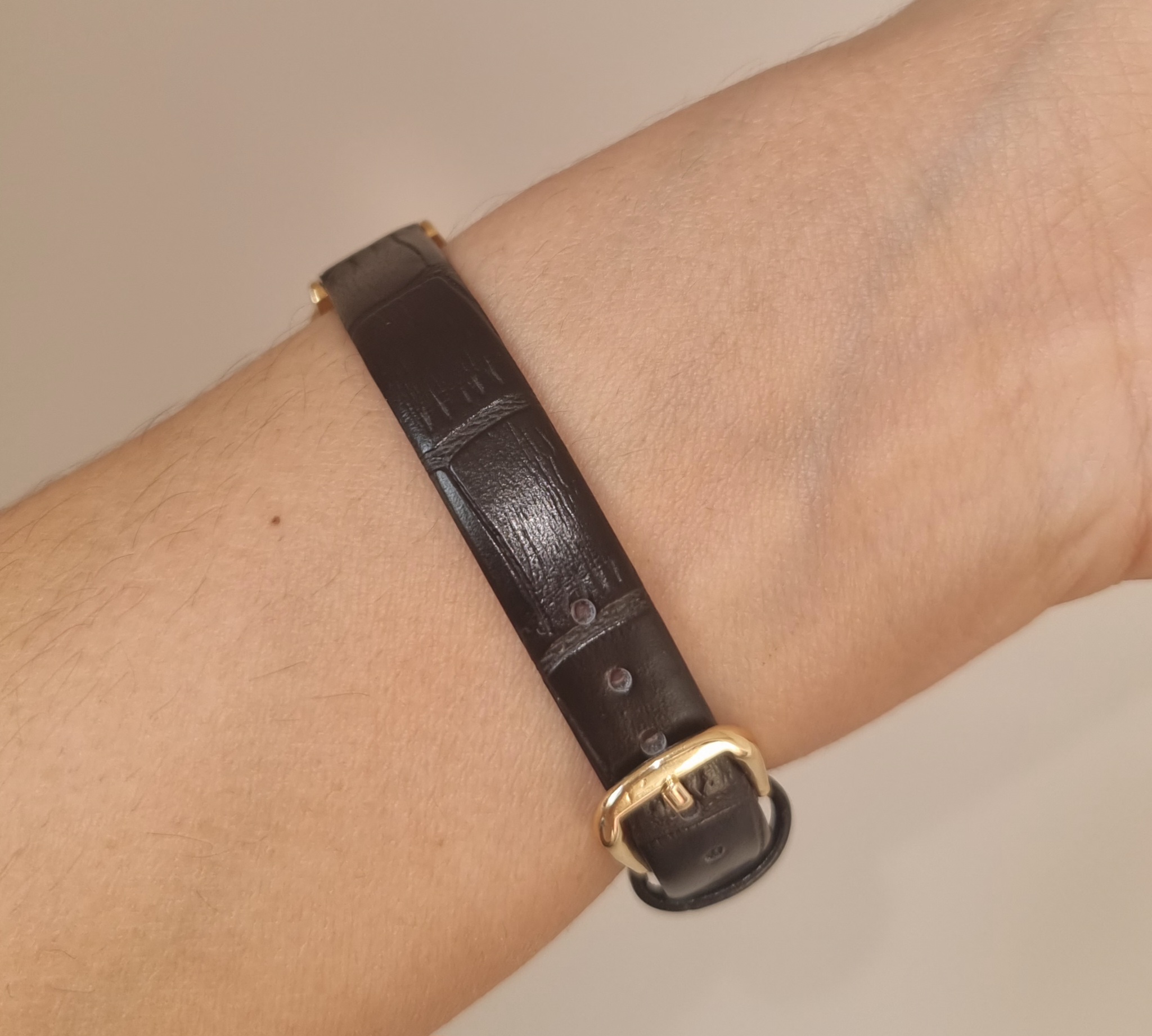 Ayollar qo‘l soati, eko charm tasma, kvars mexanizm, LUNA
