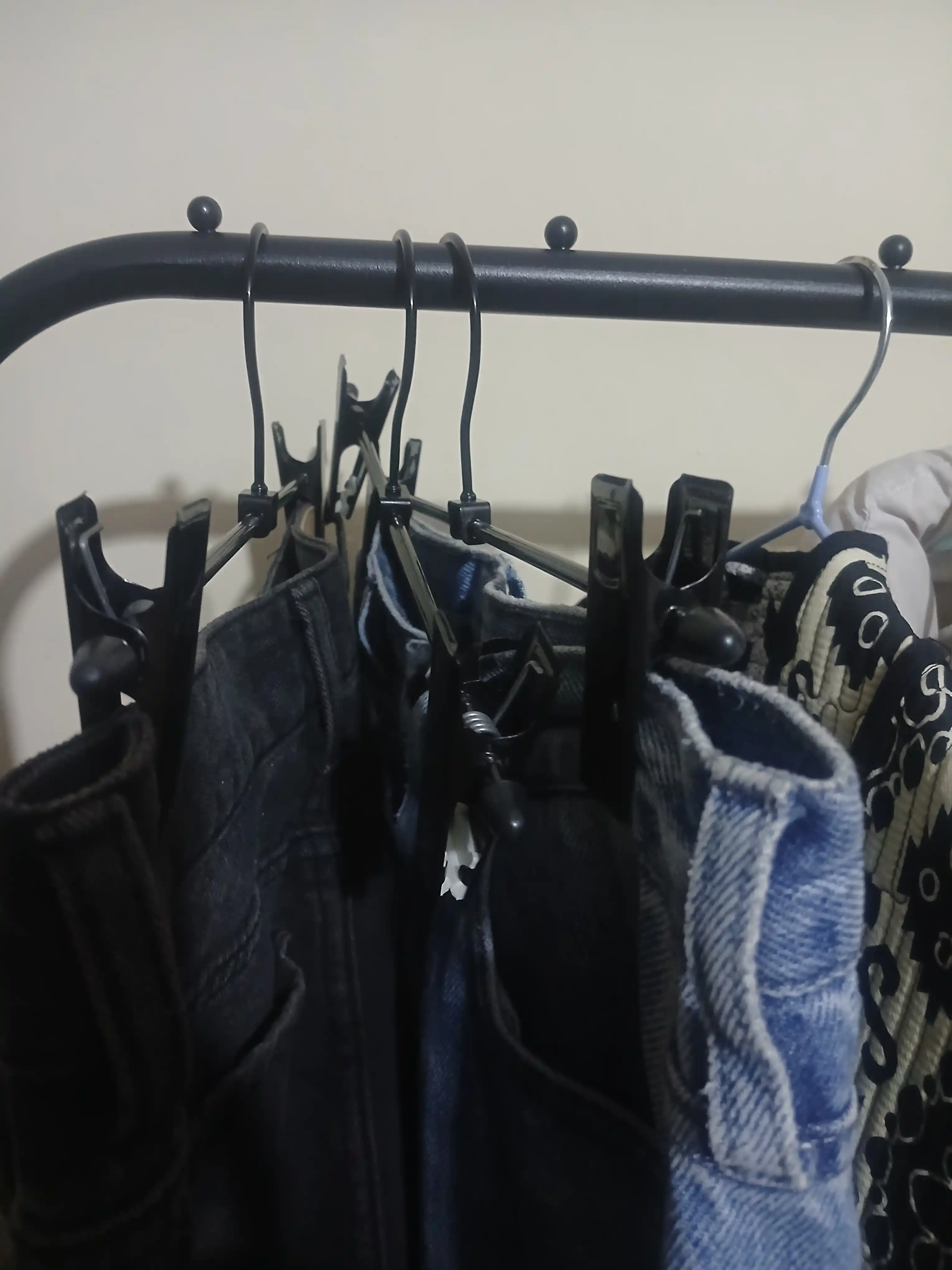 Ustki kiyim va shimlar uchun plastmassa, metall, turli rangdagi ilgichlar 1, 5, 10 dona