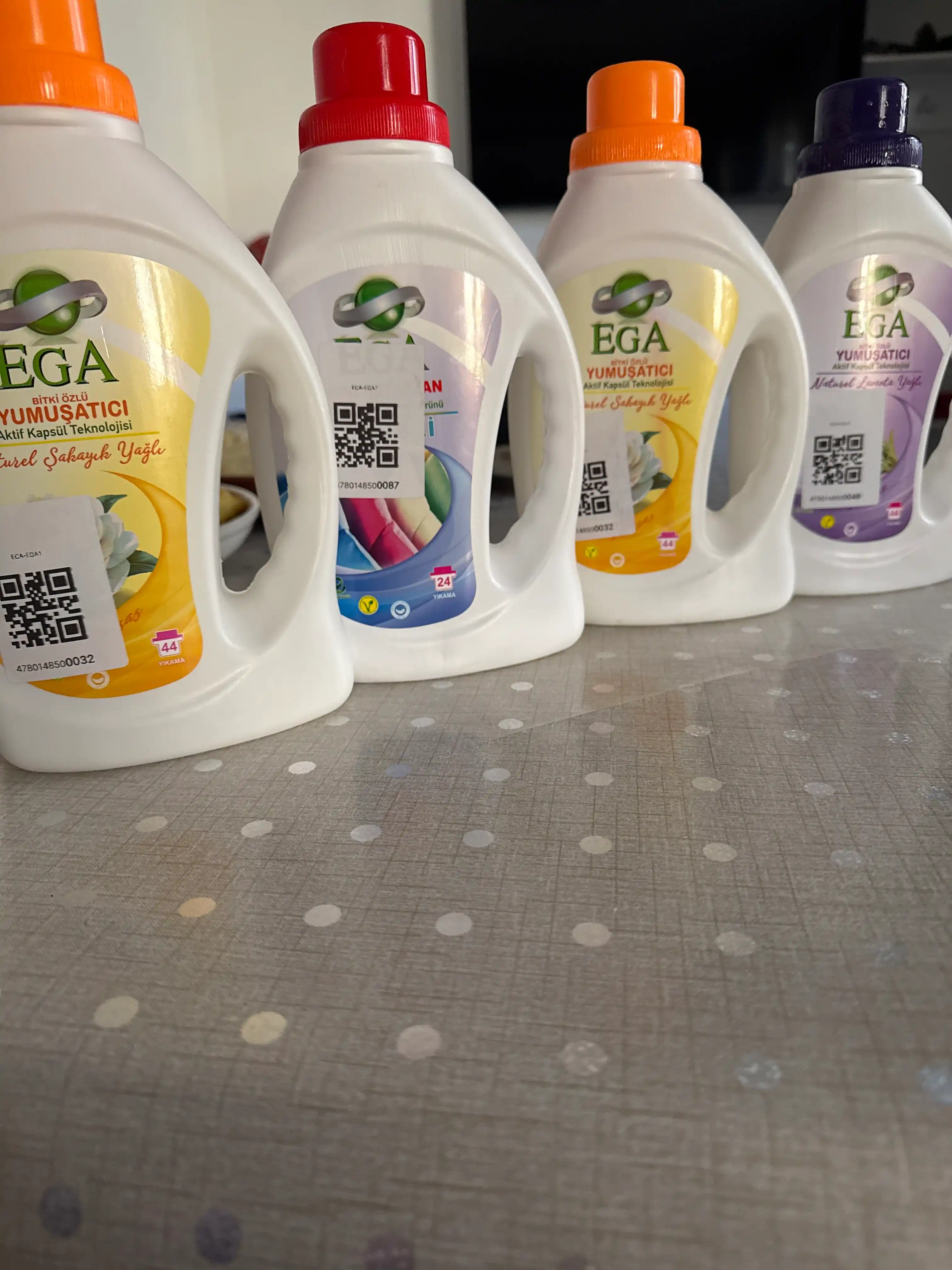 Rangli kirlar ega uchun yuvish jeli  1100 ml