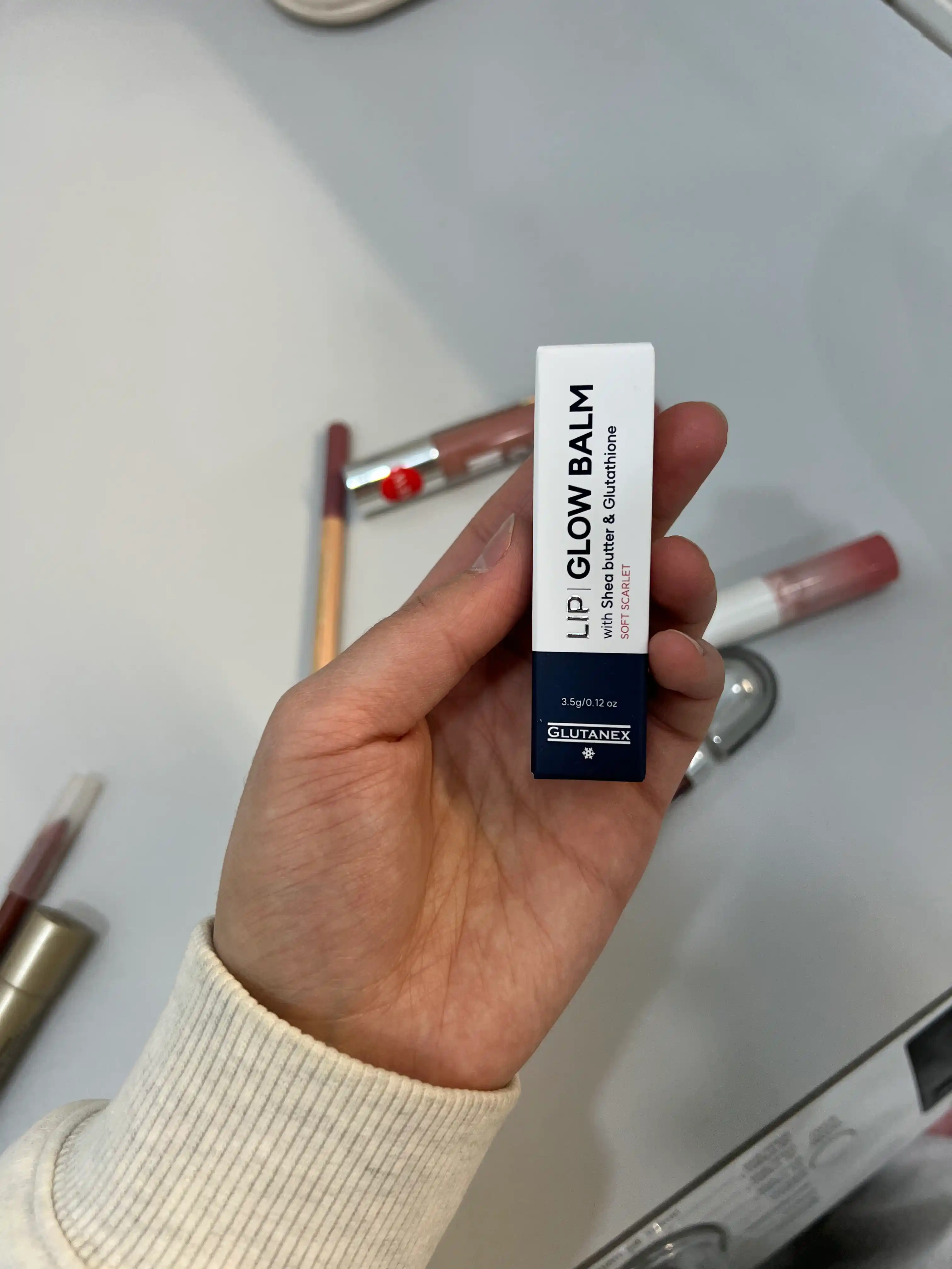 Glutanex Lip Glow Balm Soft Scarlet - увлажняющий и питательный бальзам для губ
