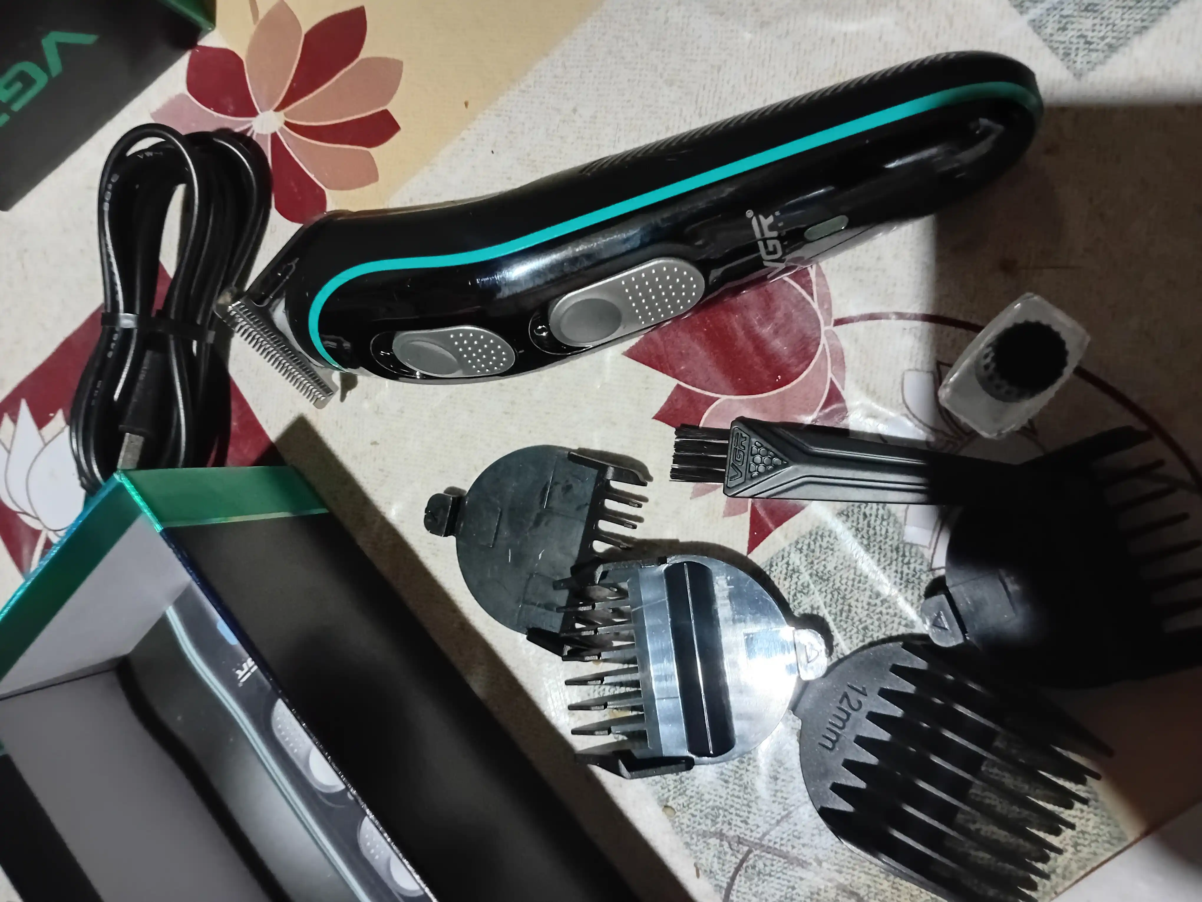 Soqol, mo‘ylov va soch uchun simsiz VGR V-055, 071, 075, 999, 933 trimmer