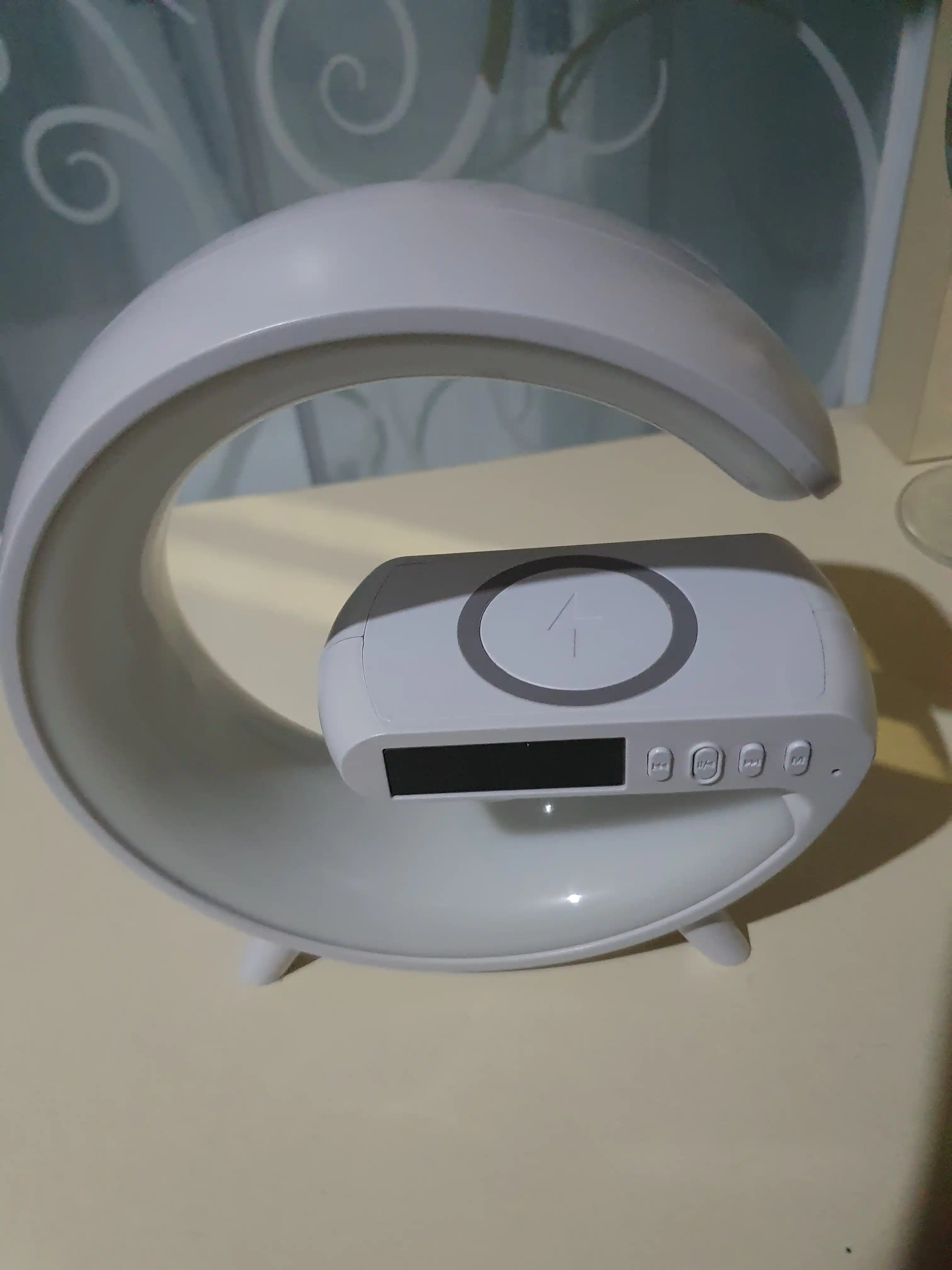 Bluetooth RGB kolonka, simsiz zaryadlash bilan