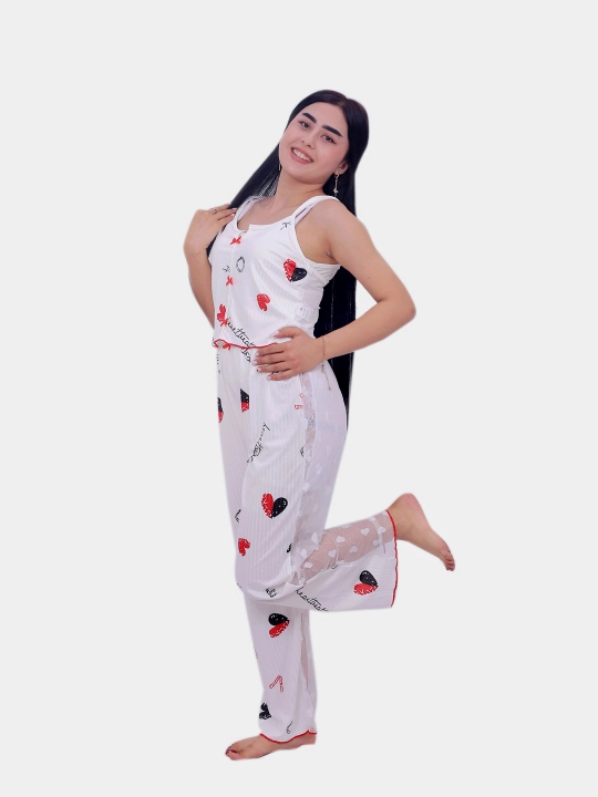 Ayollar uchun to‘rli tungi ko‘ylak, penyuar va uy kiyimi, uyqu uchun pijama