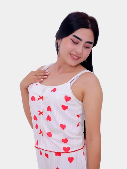 Ayollar uchun to‘rli tungi ko‘ylak, penyuar va uy kiyimi, uyqu uchun pijama