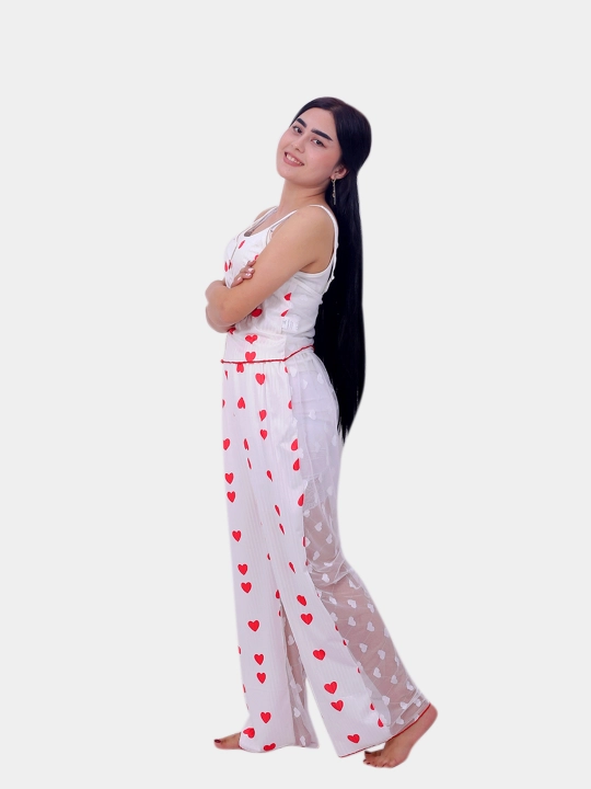 Ayollar uchun to‘rli tungi ko‘ylak, penyuar va uy kiyimi, uyqu uchun pijama