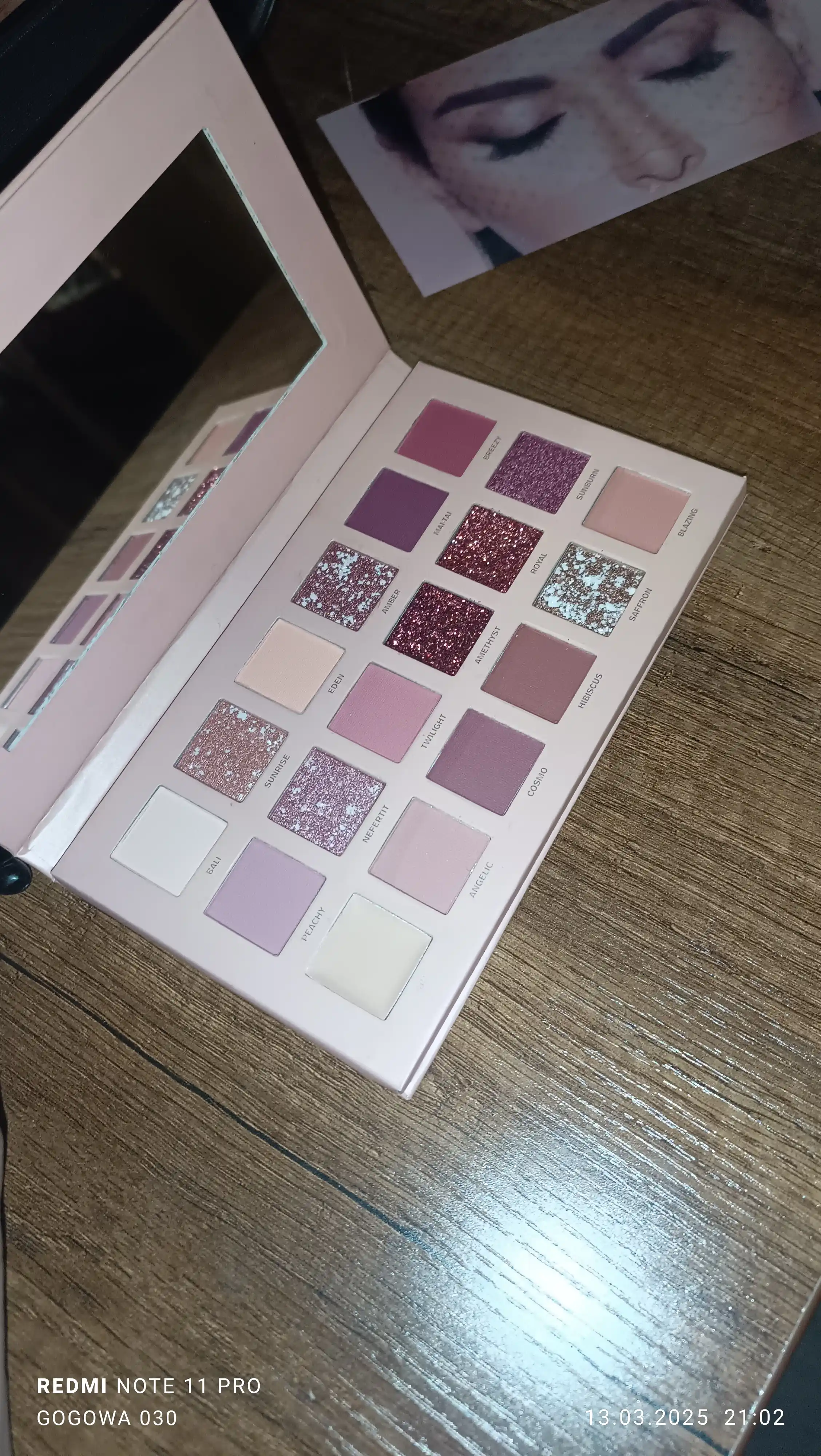 Тени для век Huda Beauty NUDE, 18 разных цветов