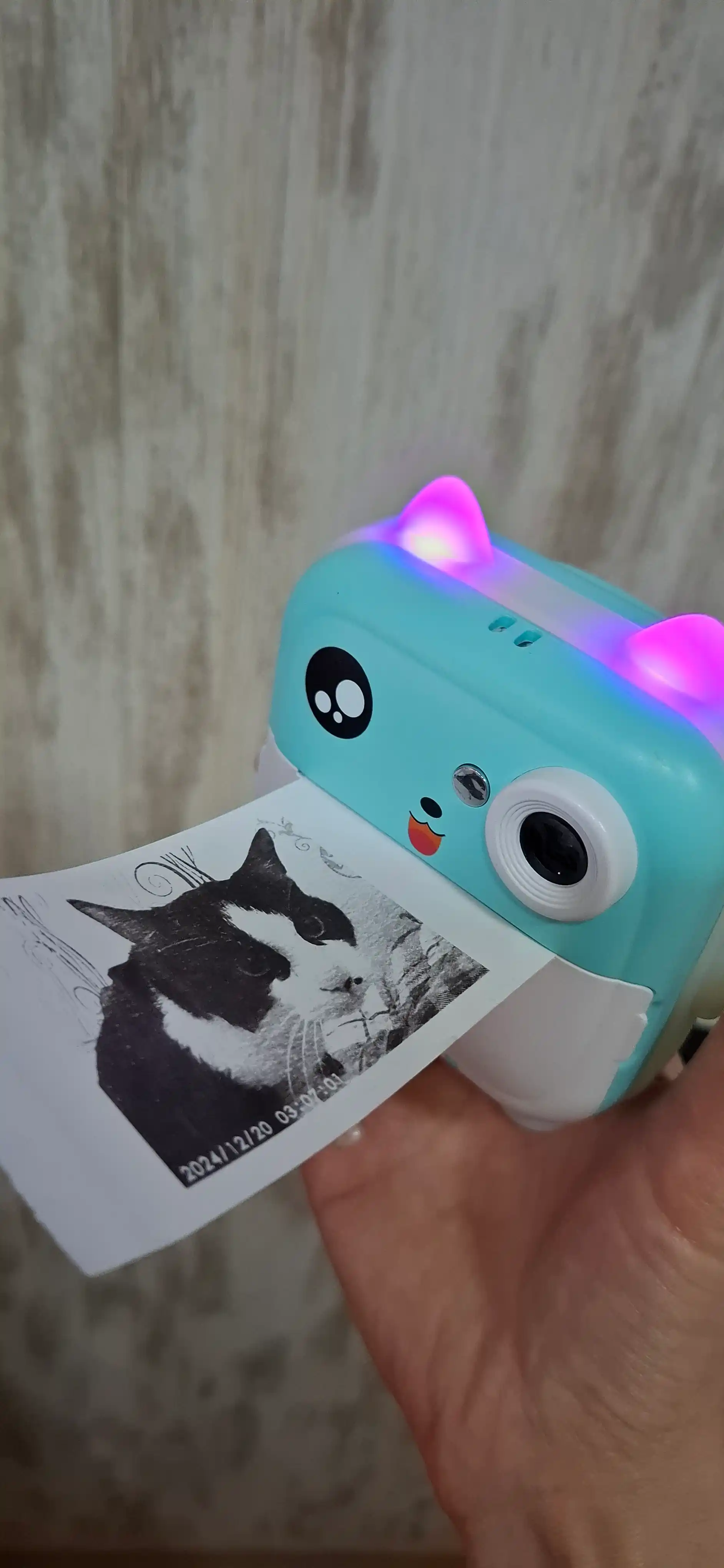 Mini printerlar va fotoapparatlar uchun rangli, o‘zi yelimlanadigan qog‘oz