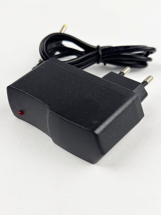 Quvvatlash bloki, adapter, 2 turdagi ulagichlar, 6V / 1A
