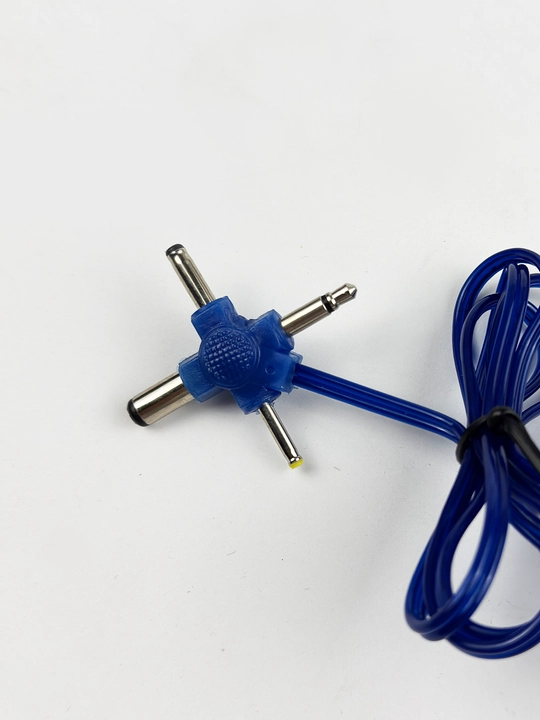 Universal quvvat bloki 1.5-12V sozlanadigan adapter