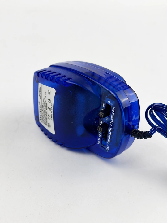 Universal quvvat bloki 1.5-12V sozlanadigan adapter