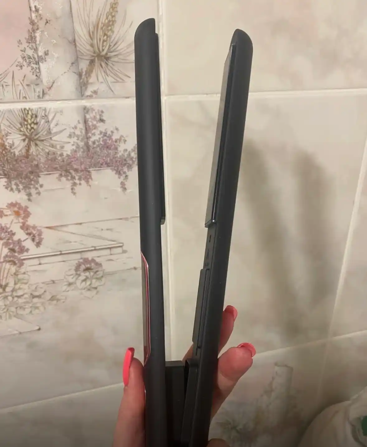 M.A.C Styler MC-2022 Keratin, soch tekislash uchun dazmol, ployka, soch qisqichlari