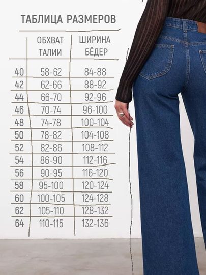 Akvaparkdagi yalangoch suzuvchilarning fotosuratlari