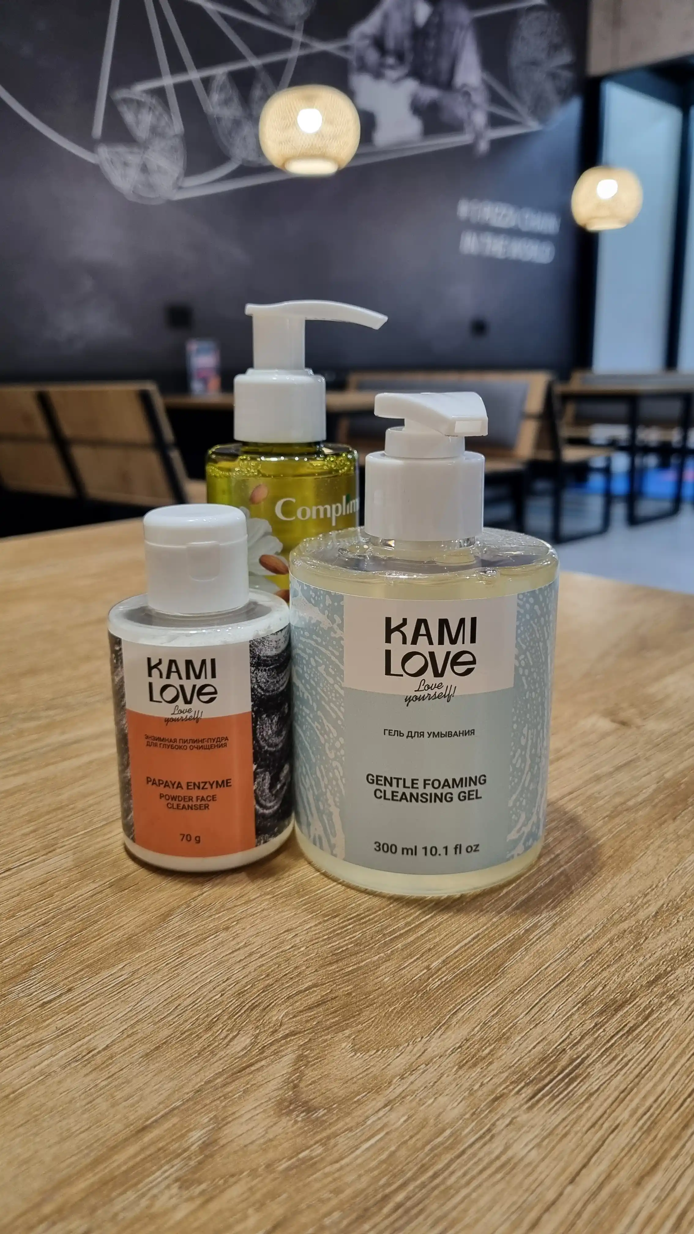 Yuz uchun yumshoq ko'pikli tozalovchi gel Kamilove, 300ml