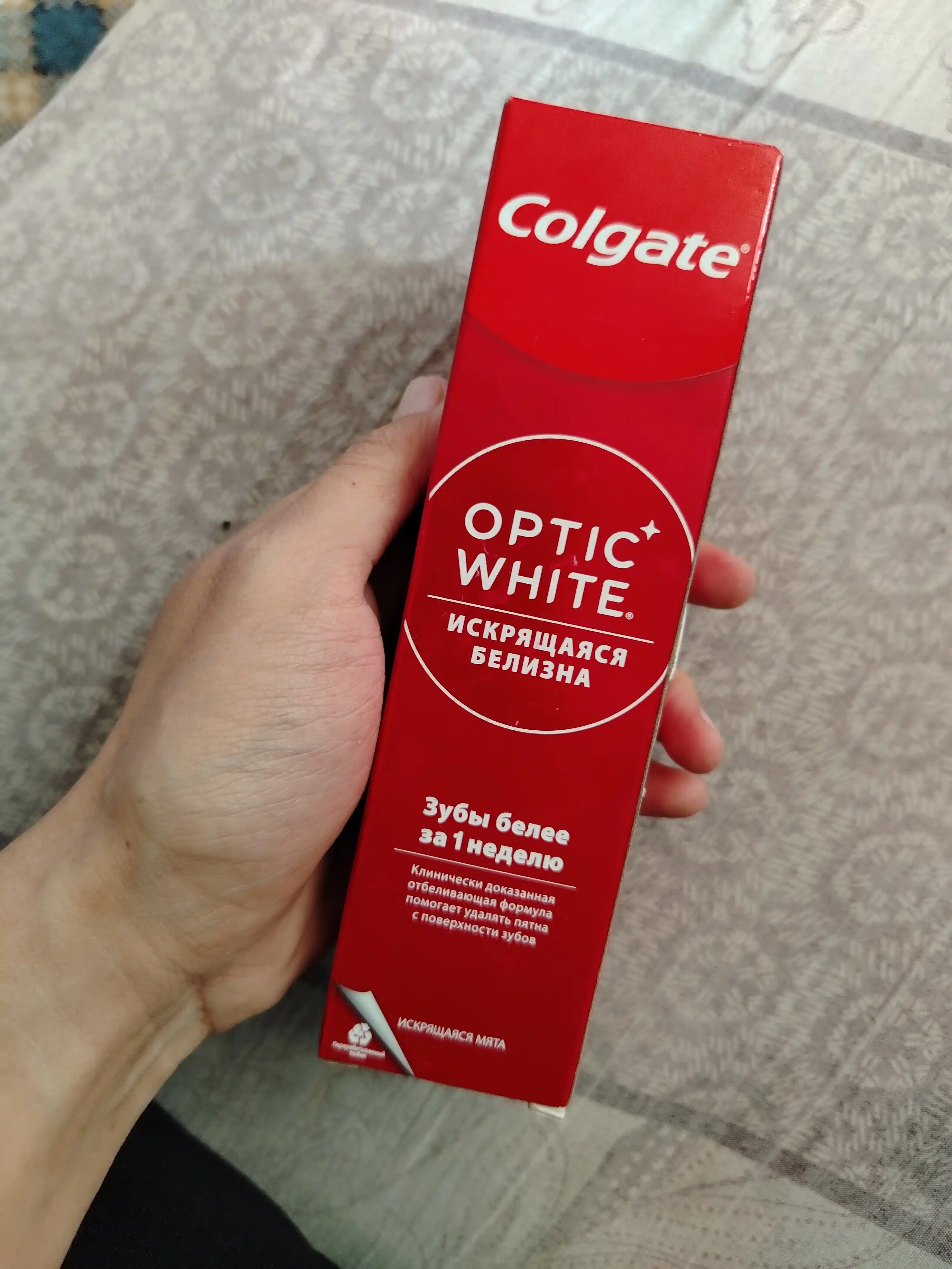 Colgate Optic White yaltiroq yalpizli oqartiruvchi tish pastasi, 75 ml