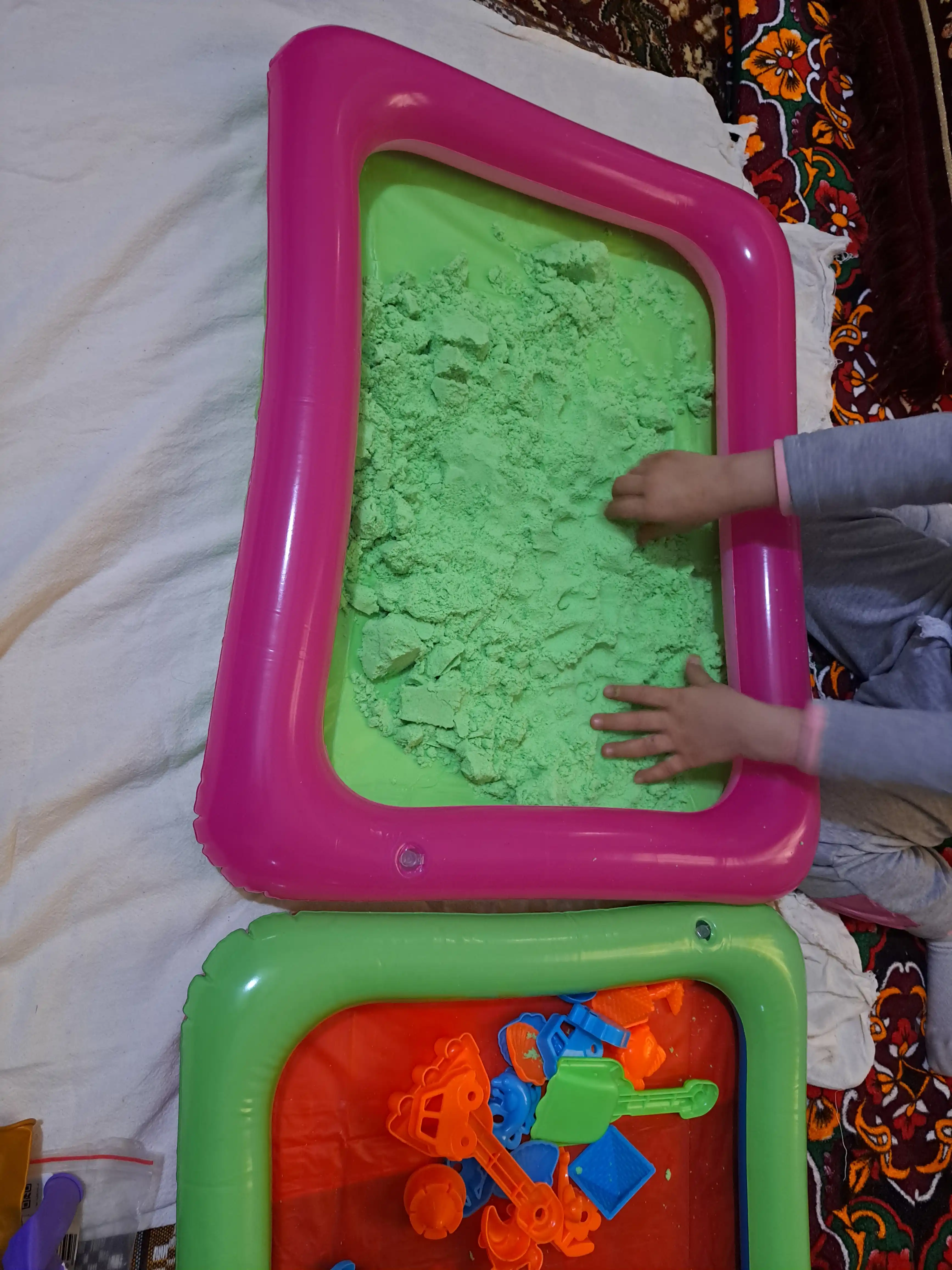 Кинетический песок, с надувной песочницей и формочками, 3.6 kg