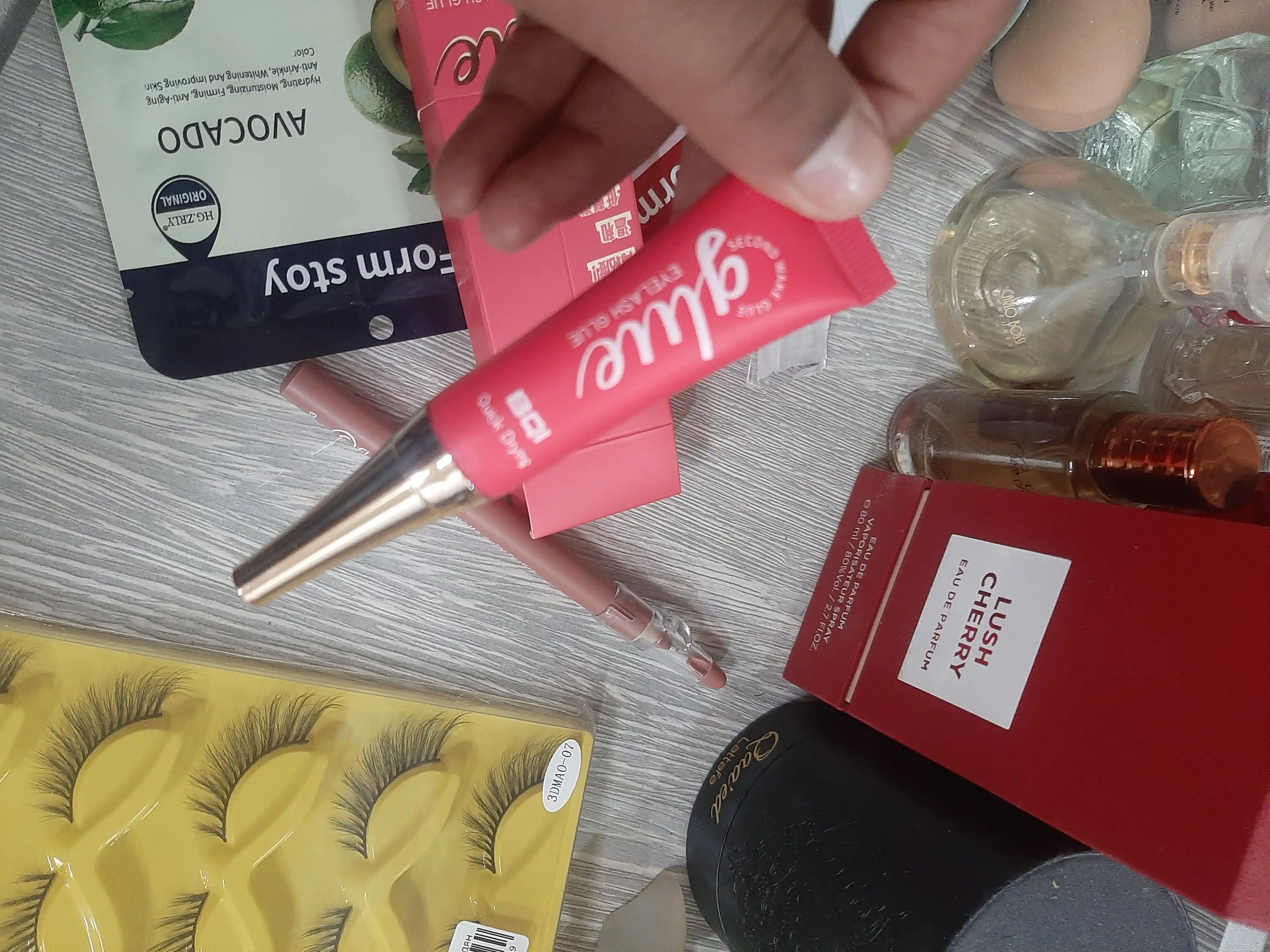 Безвредный быстросохнущий клей для ресниц