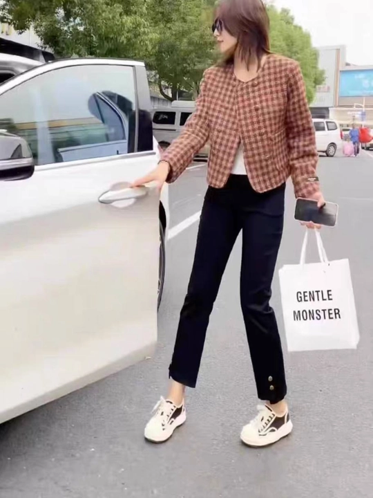 Ayollar uchun pidjak-jaket-kastyum - 