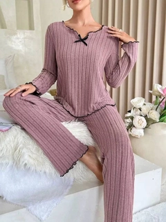 Кораллово-розовый
