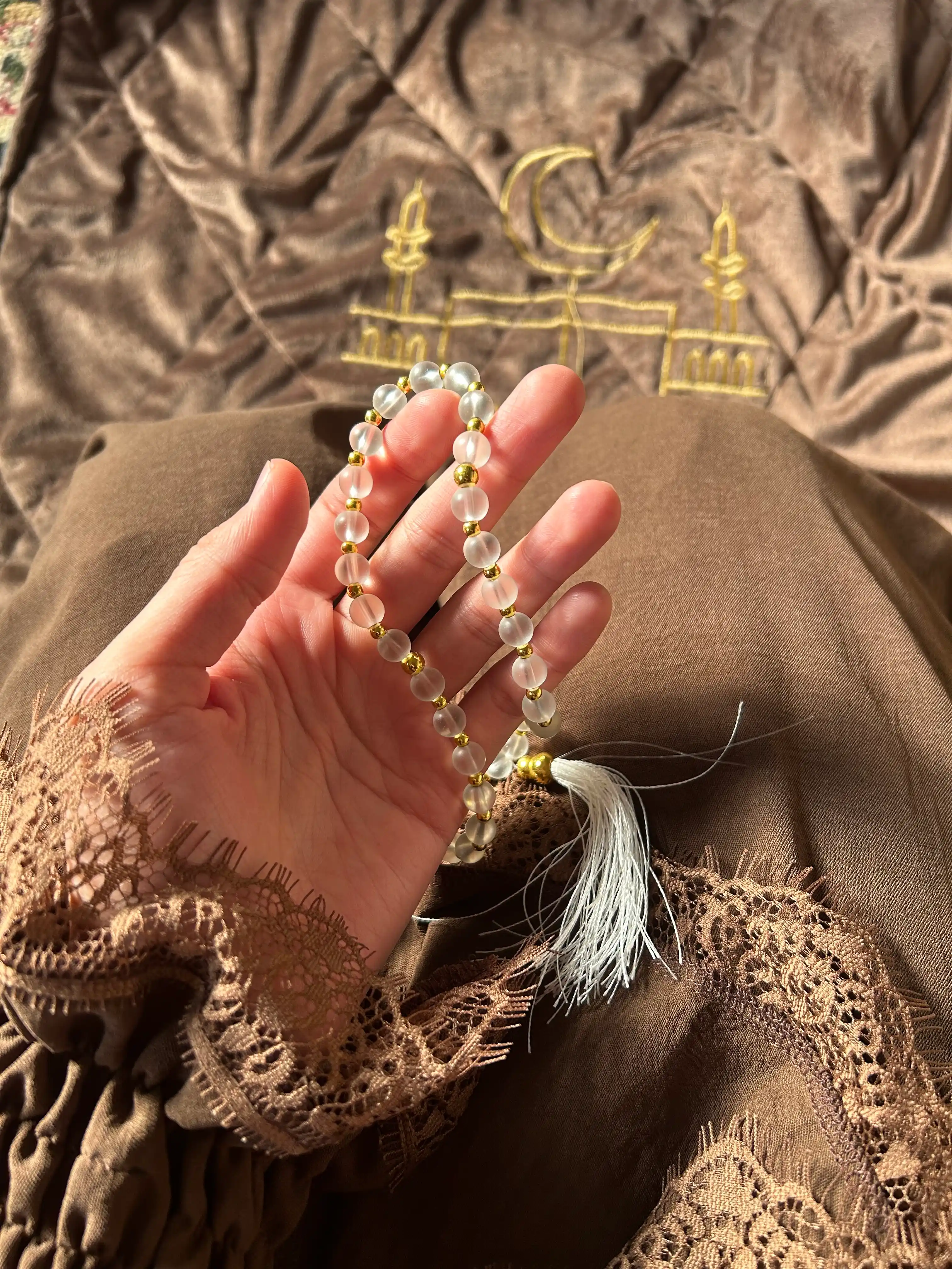 Abaya ko‘ylagi, himar, joynamoz, tasbeh, karobka va lentali sovg‘a to‘plami