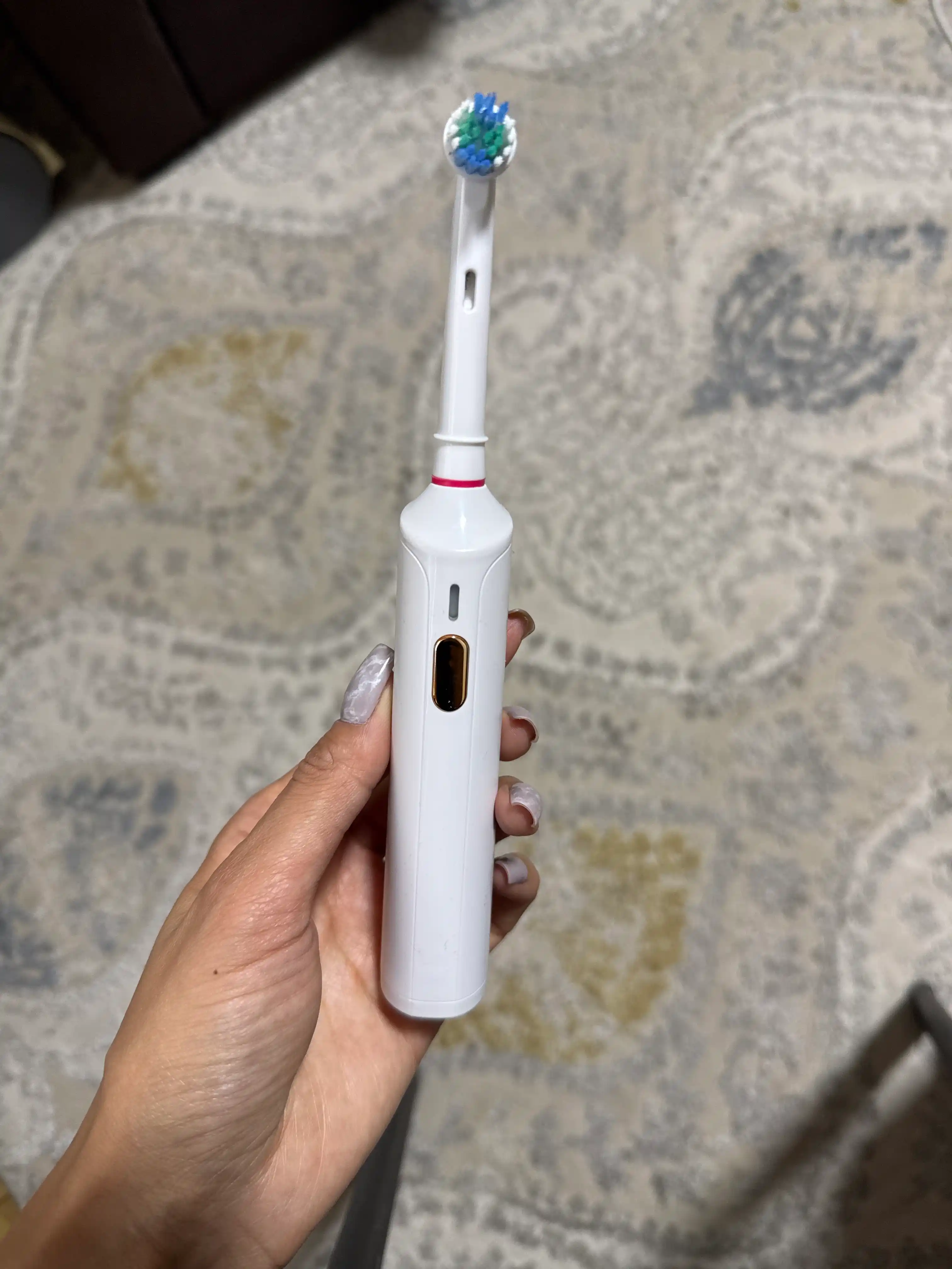 Aylanuvchi nasadkali elektr tish cho‘tkasi