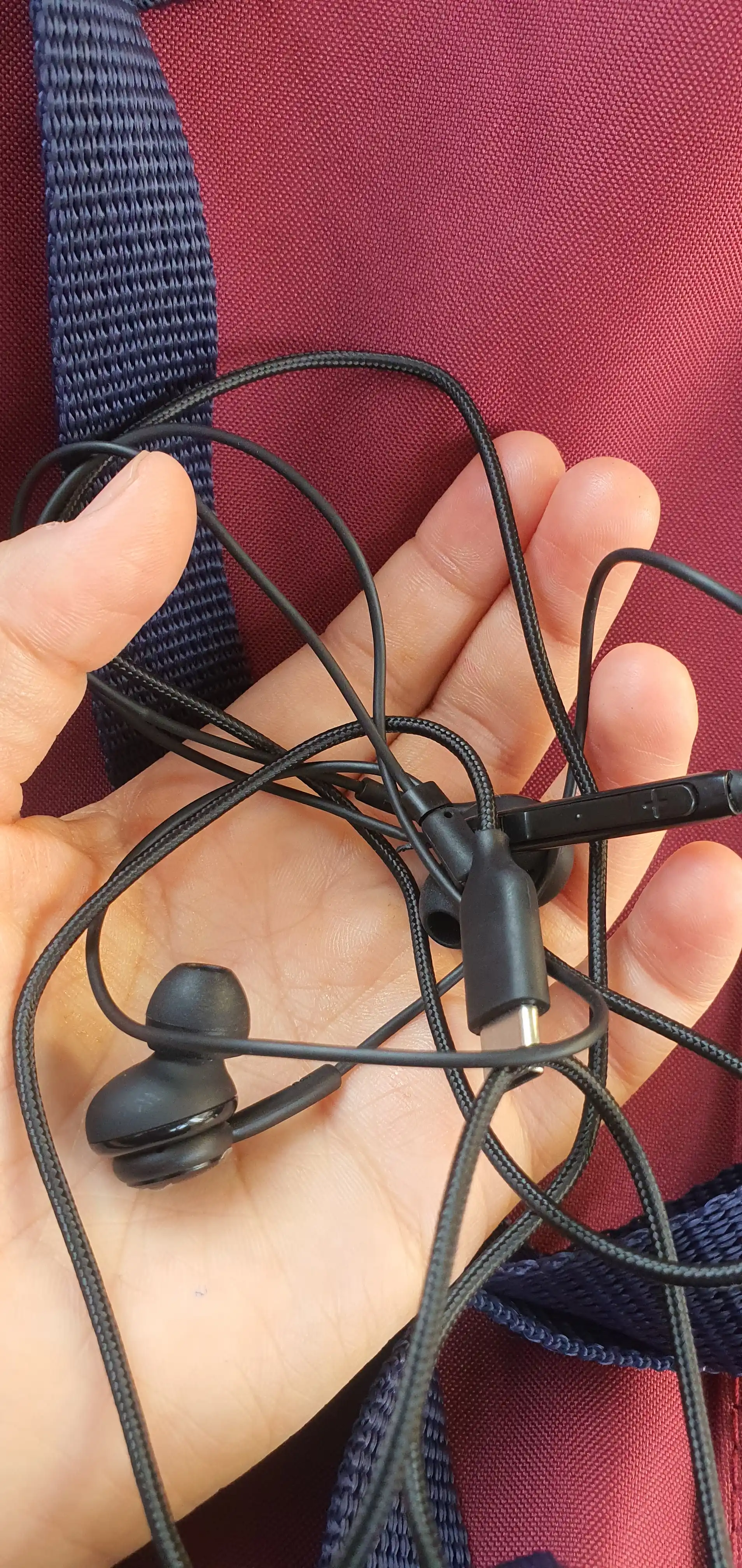 Simli quloqchinlar EO-IC100 AKG Type-C mikrofon bilan
