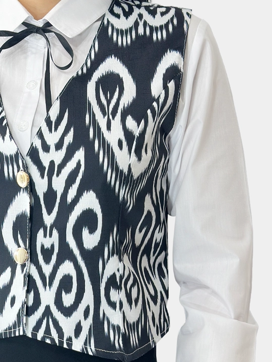 Klassik jaket adras matodan tugma qadalgan ayol qizlar milliy nimchasi