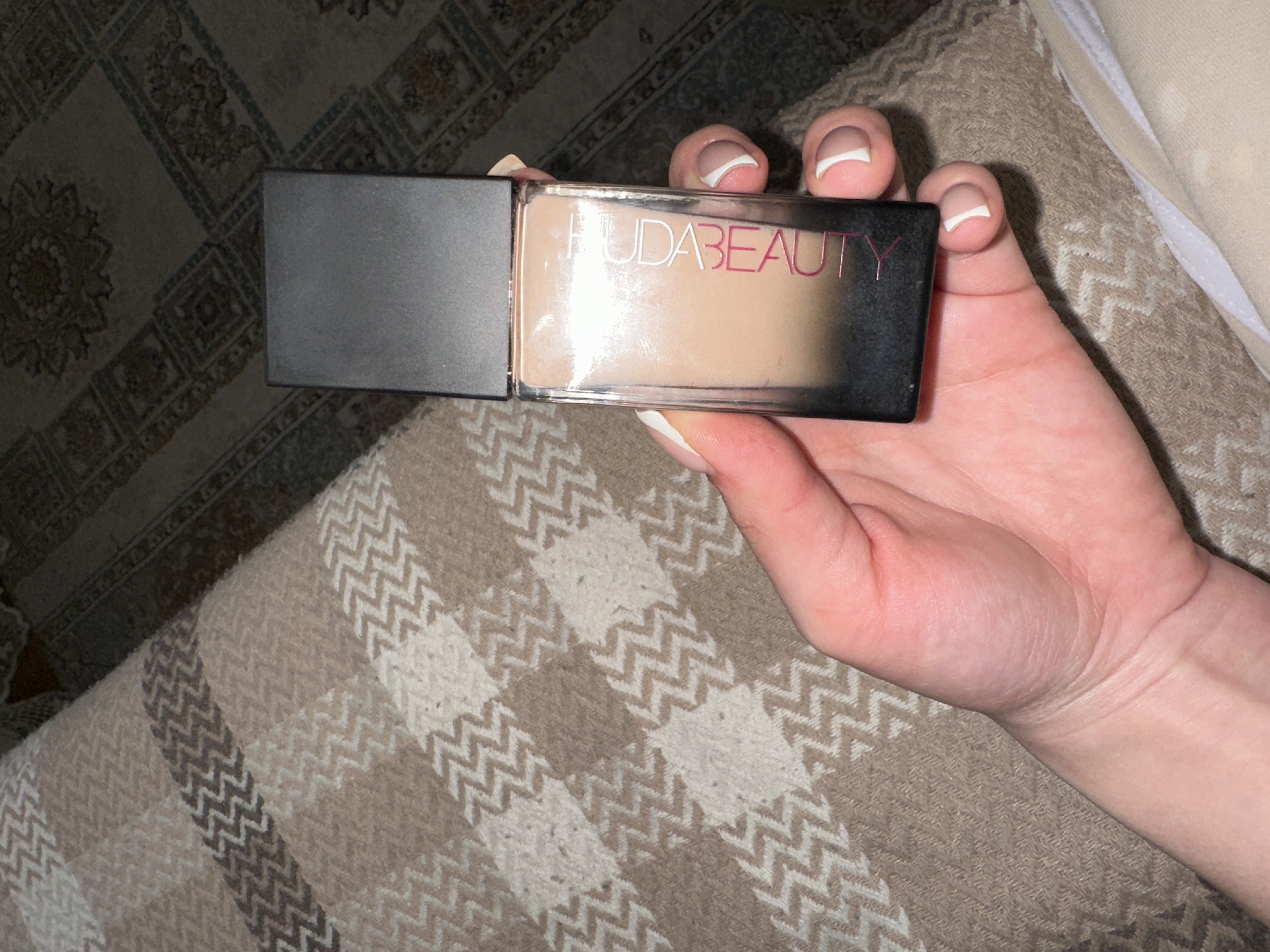 Тональный крем для лица Huda Beauty, основа под макияж, увлажняющий, 35 мл