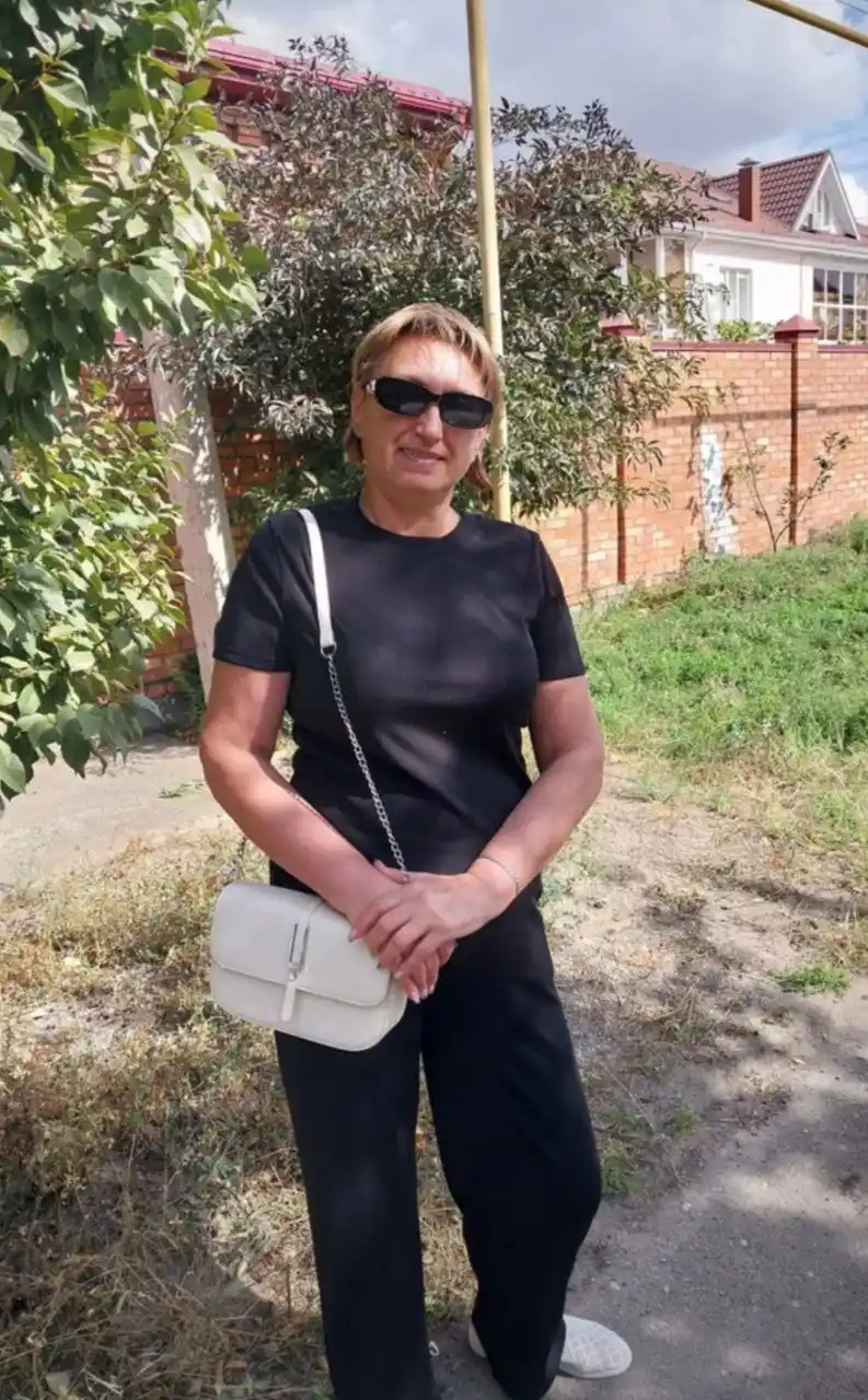 Ayollar uchun dvoyka, kostyum lapsha, palatso shim va qovurg'ali futbolka