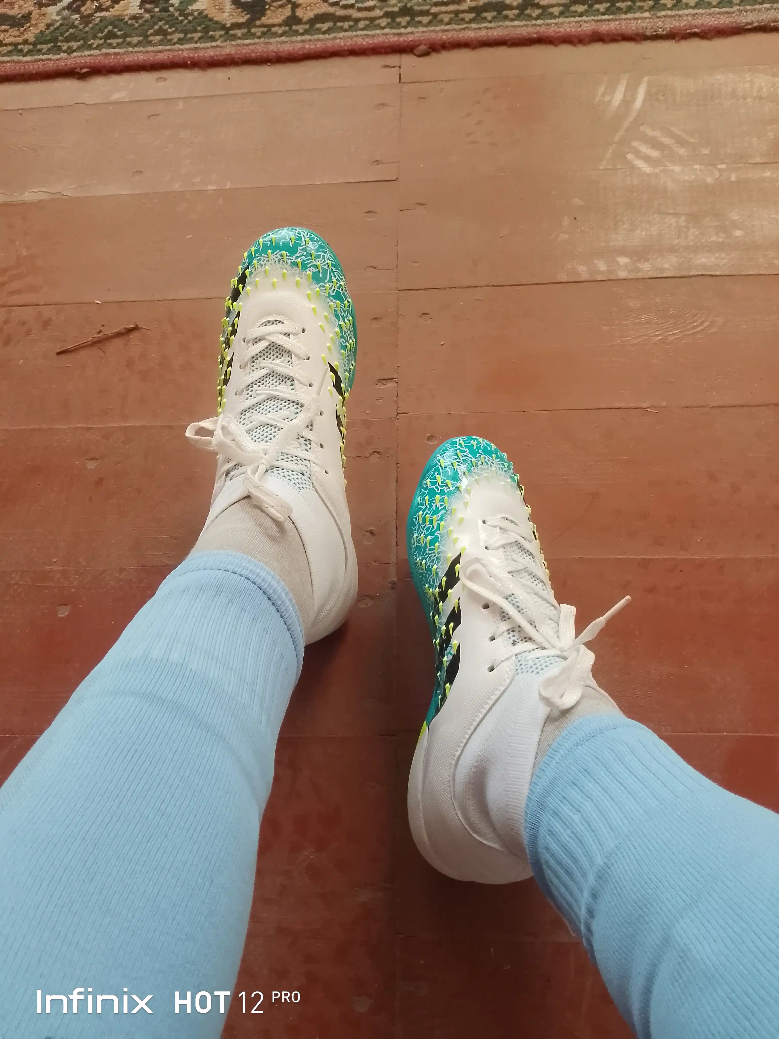 Professional butsi TF, sorokonojka Predator, 3D qoplamli