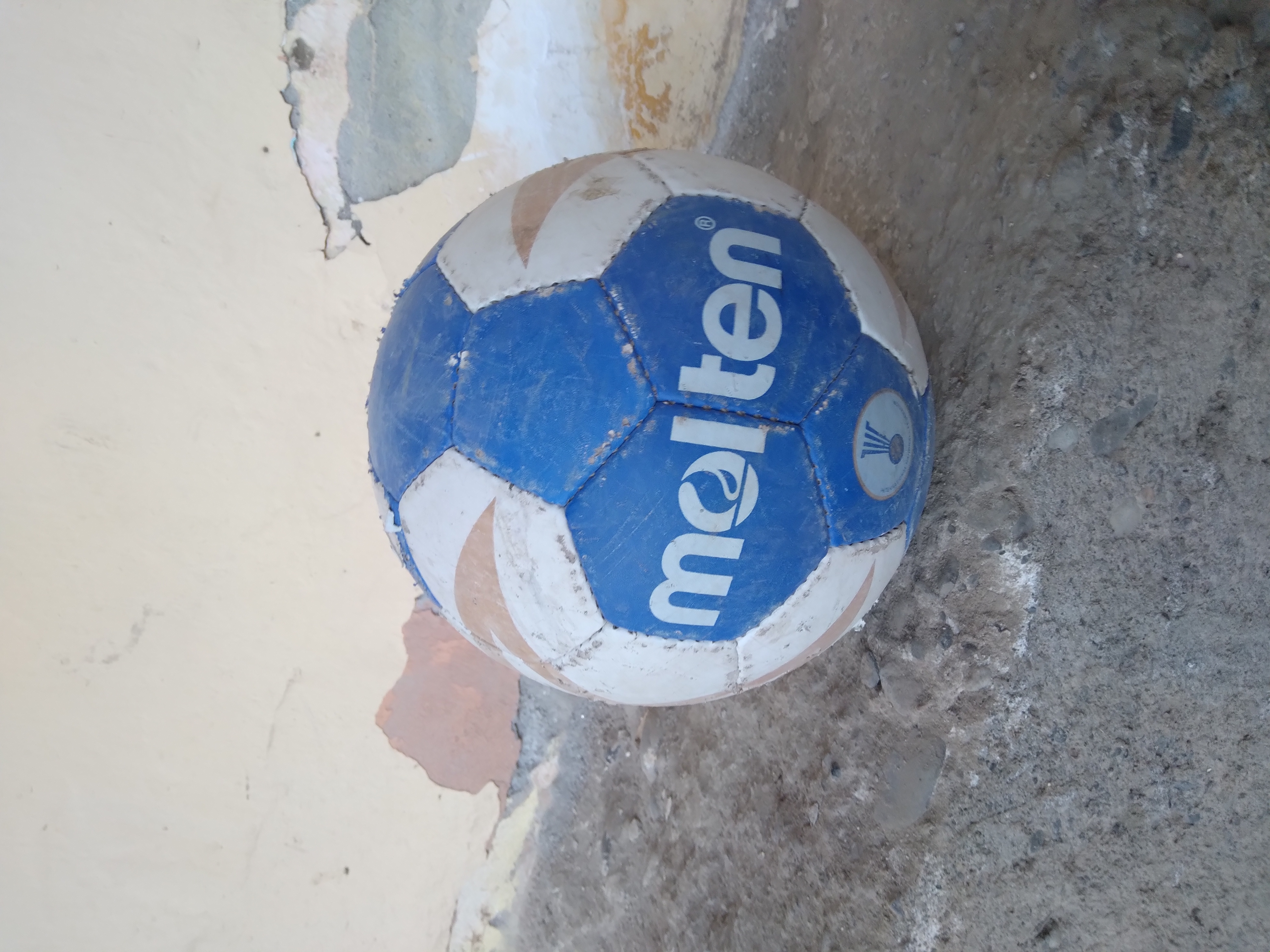 Futbol topi Molten