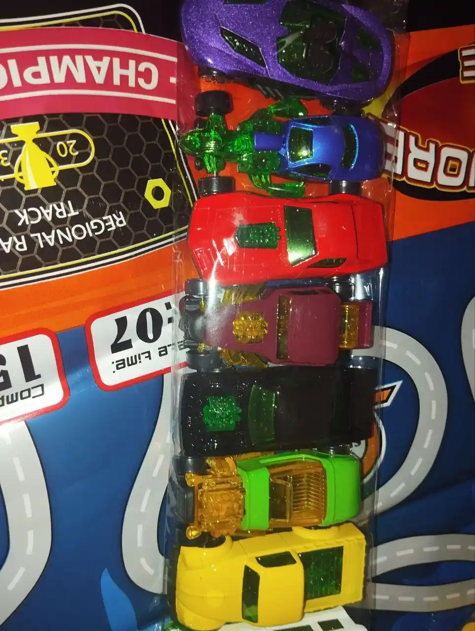 Hot Wheels metall mashinachali avtovoz, katapultali, 8 dona + gilamcha shahar
