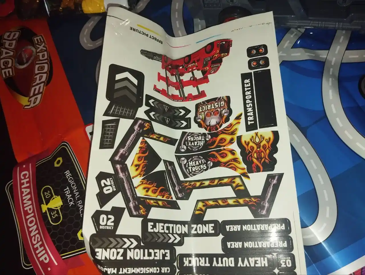 Hot Wheels metall mashinachali avtovoz, katapultali, 8 dona + gilamcha shahar