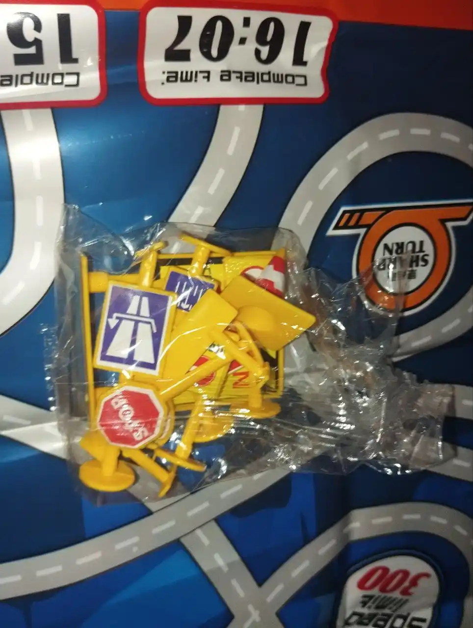 Hot Wheels metall mashinachali avtovoz, katapultali, 8 dona + gilamcha shahar